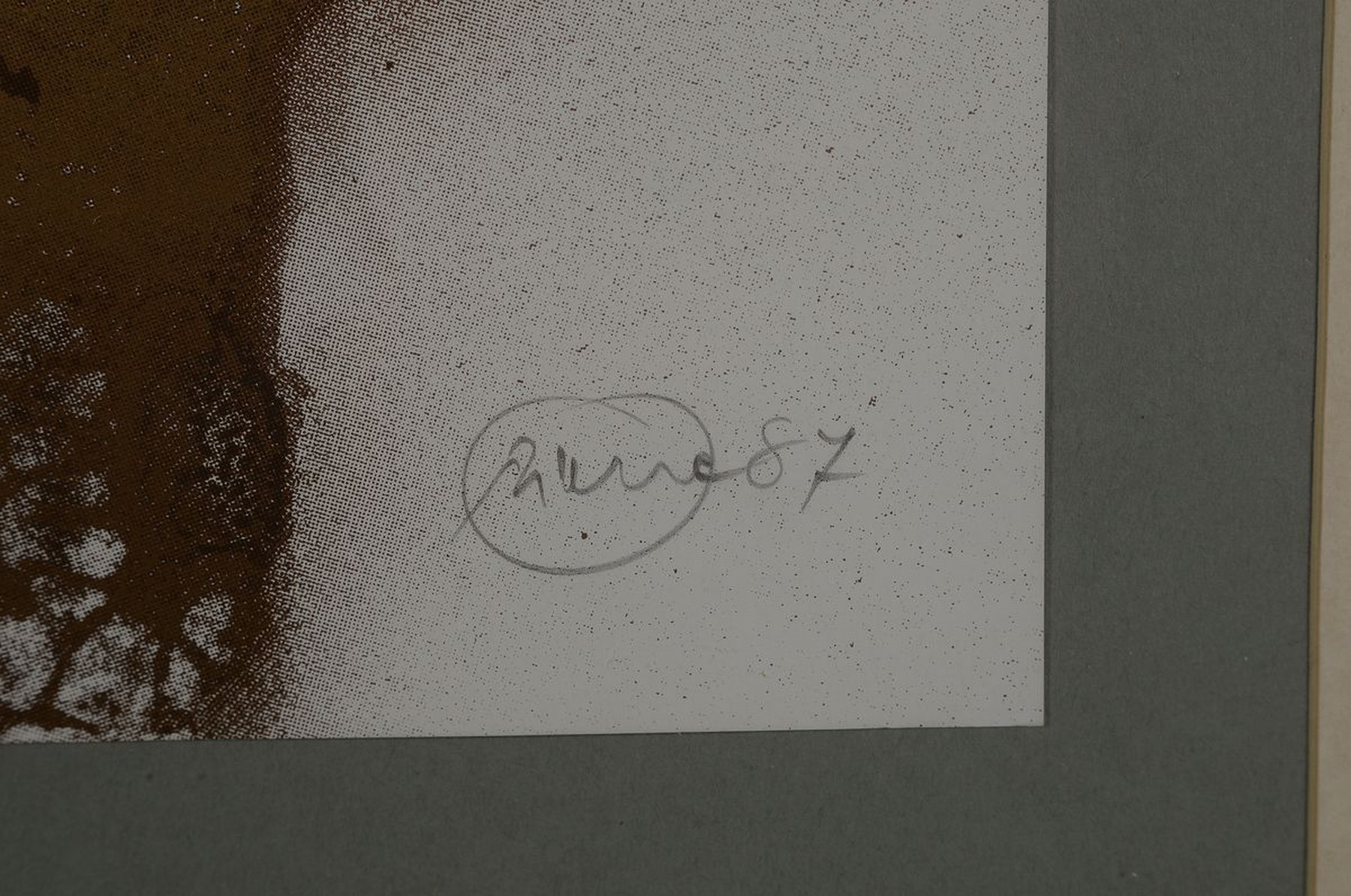 Detail e: Otto Piene, 1928 Laasphe - 2014 Berlin, ohne Titel, Farbserigraphie, handsigniert und datiert 87, num. 56/90, 30 x 21 cm, unter Glas, Rahmen