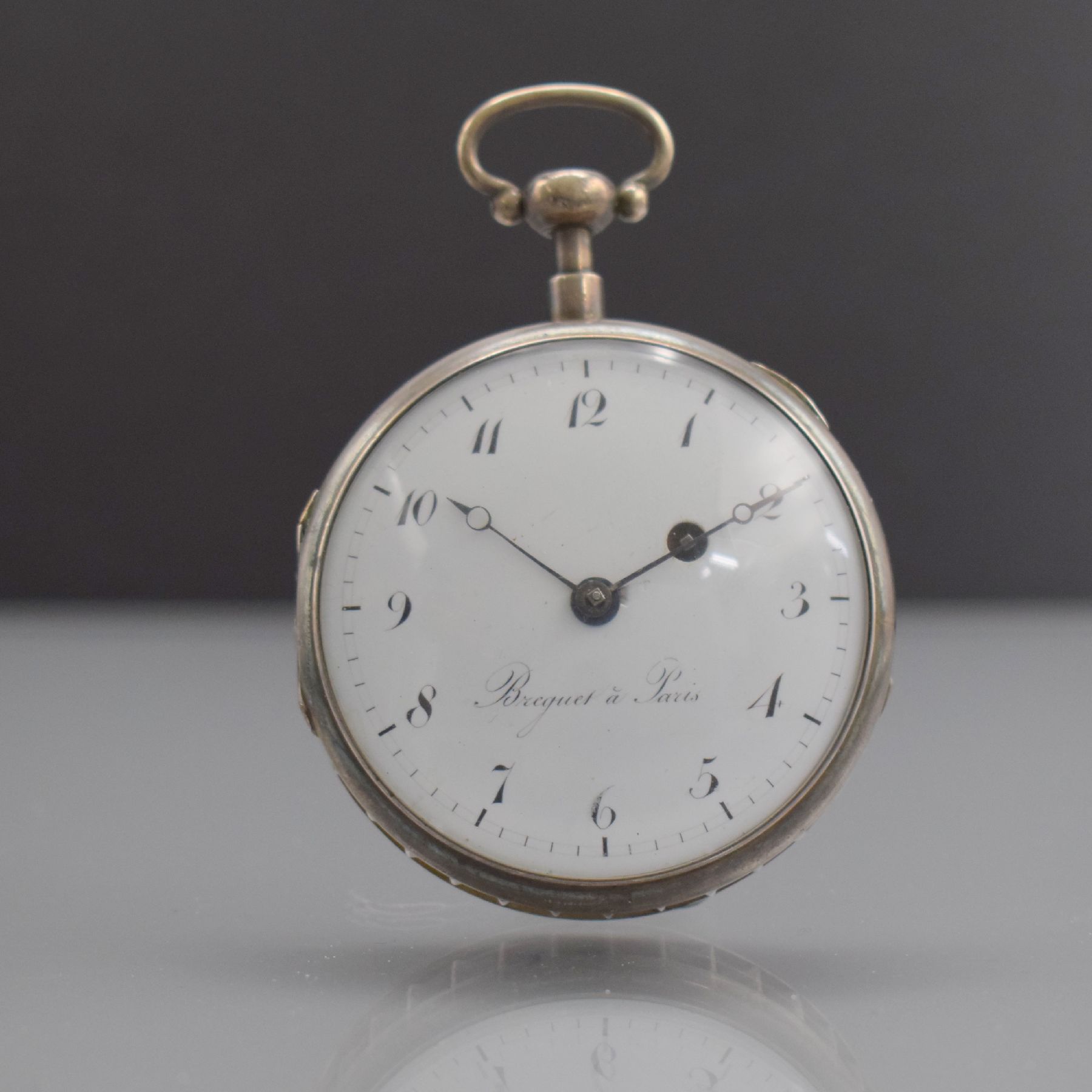 Offene Spindeltaschenuhr mit 1/4-Std.-Repetition bez. Breguet a Paris in Silber, Frankreich um 1820, Rückseite & Glasrand am Scharnier, ...