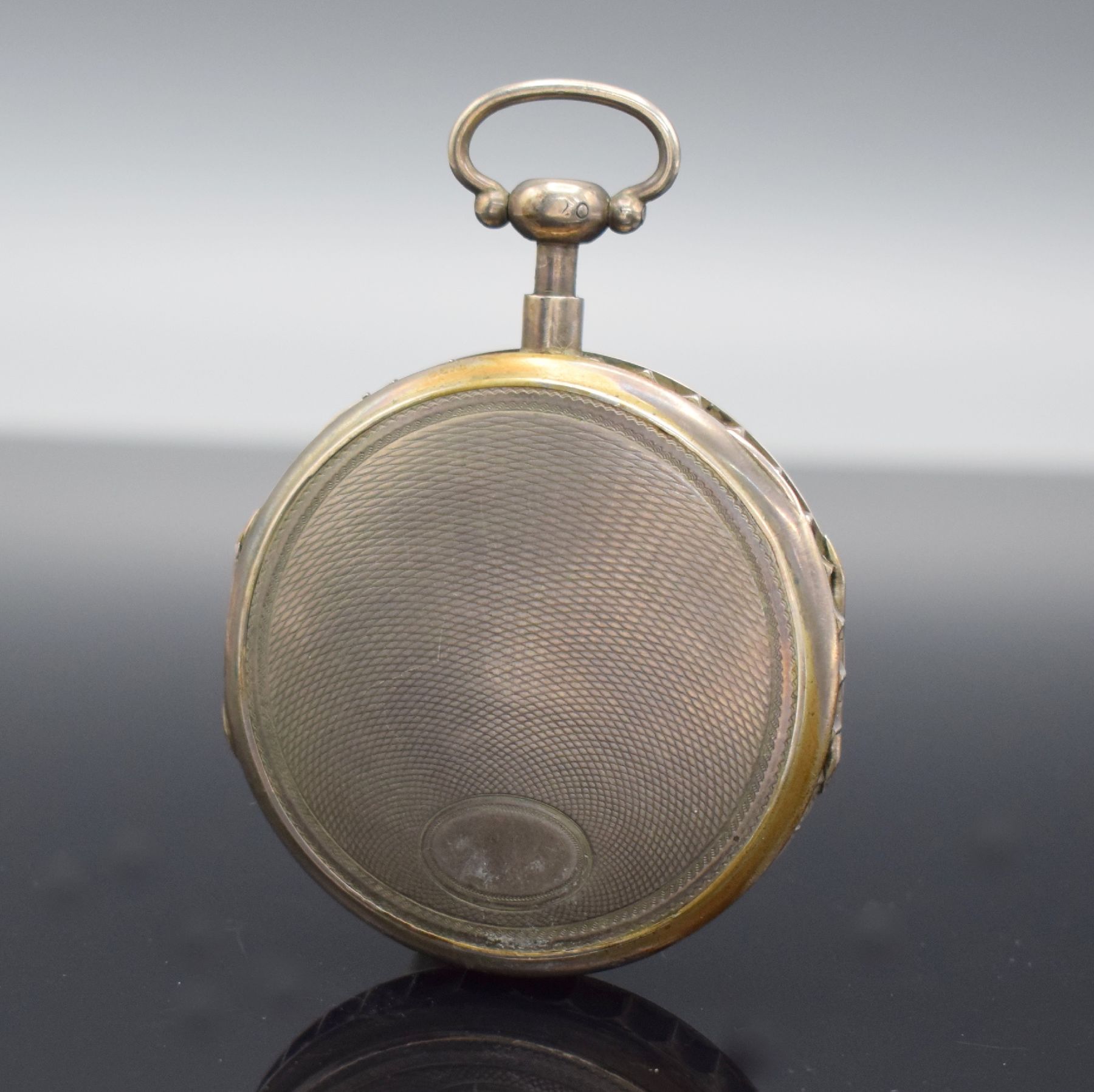 Detail f: Offene Spindeltaschenuhr mit 1/4-Std.-Repetition bez. Breguet a Paris in Silber, Frankreich um 1820, Rückseite & Glasrand am Scharnier, ...