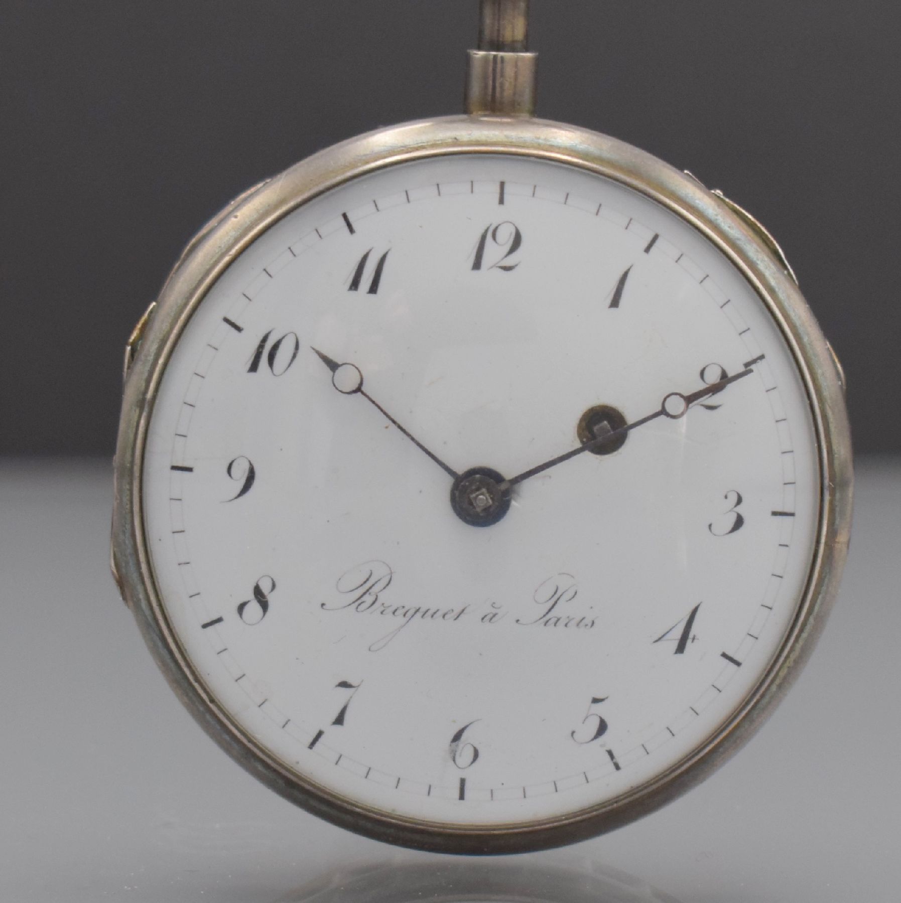 Detail g: Offene Spindeltaschenuhr mit 1/4-Std.-Repetition bez. Breguet a Paris in Silber, Frankreich um 1820, Rückseite & Glasrand am Scharnier, ...