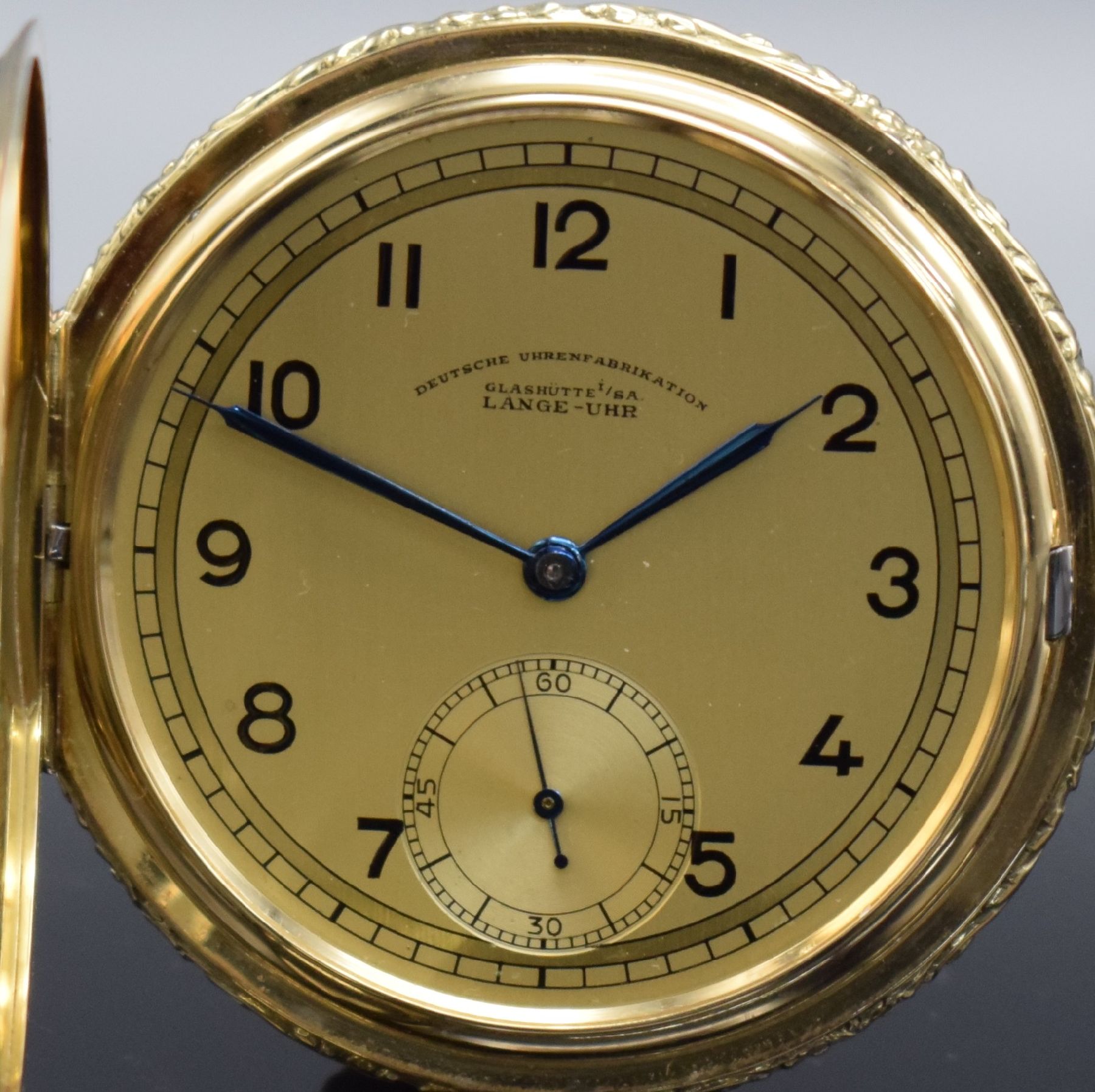 Detail a: LANGE-UHR Glashütte i/Sa. Deutsche Uhrenfabrikation OLIW Savonette in GG 585/000 mit original Etui & Garantieschein, Deutschland um 1938, glattes ...