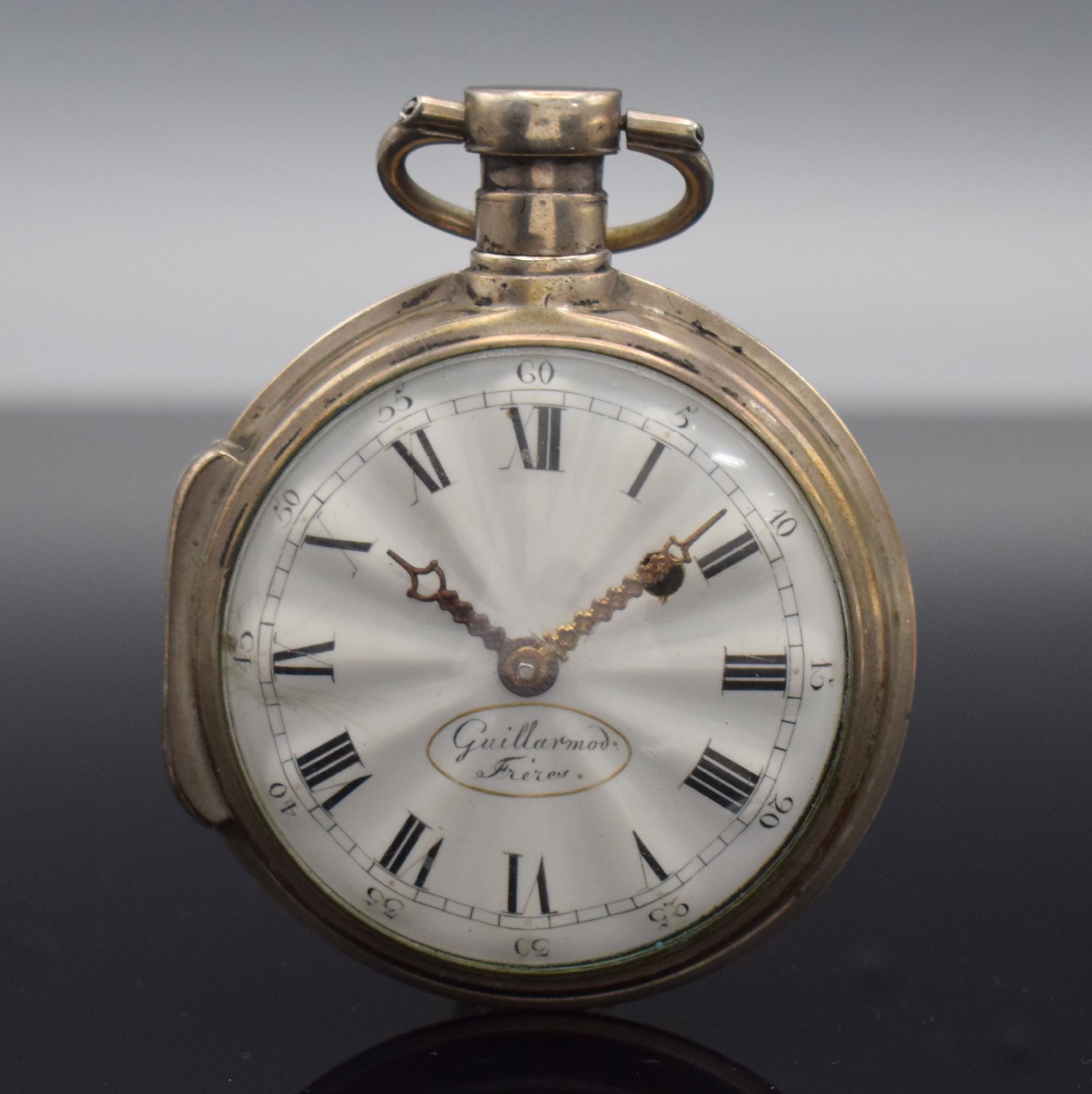 GUILLARMOD Freres Spindeltaschenuhr, Schweiz um 1820, 2-teil. Gehäuse in Silber, aufw. welliges Zifferbl. riss. mit röm. Zahlen & arab. Minuterie, ...
