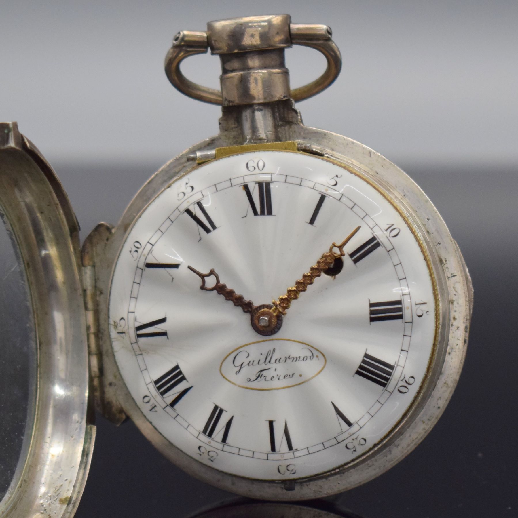 Detail a: GUILLARMOD Freres Spindeltaschenuhr, Schweiz um 1820, 2-teil. Gehäuse in Silber, aufw. welliges Zifferbl. riss. mit röm. Zahlen & arab. Minuterie, ...