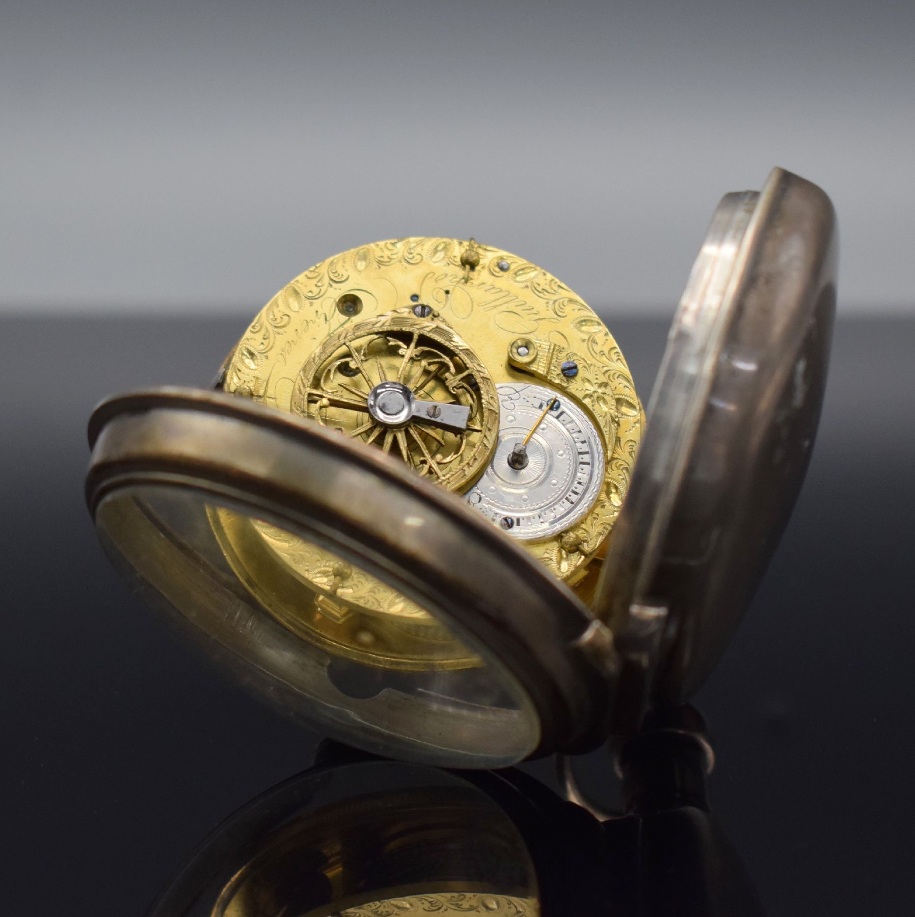 Detail d: GUILLARMOD Freres Spindeltaschenuhr, Schweiz um 1820, 2-teil. Gehäuse in Silber, aufw. welliges Zifferbl. riss. mit röm. Zahlen & arab. Minuterie, ...