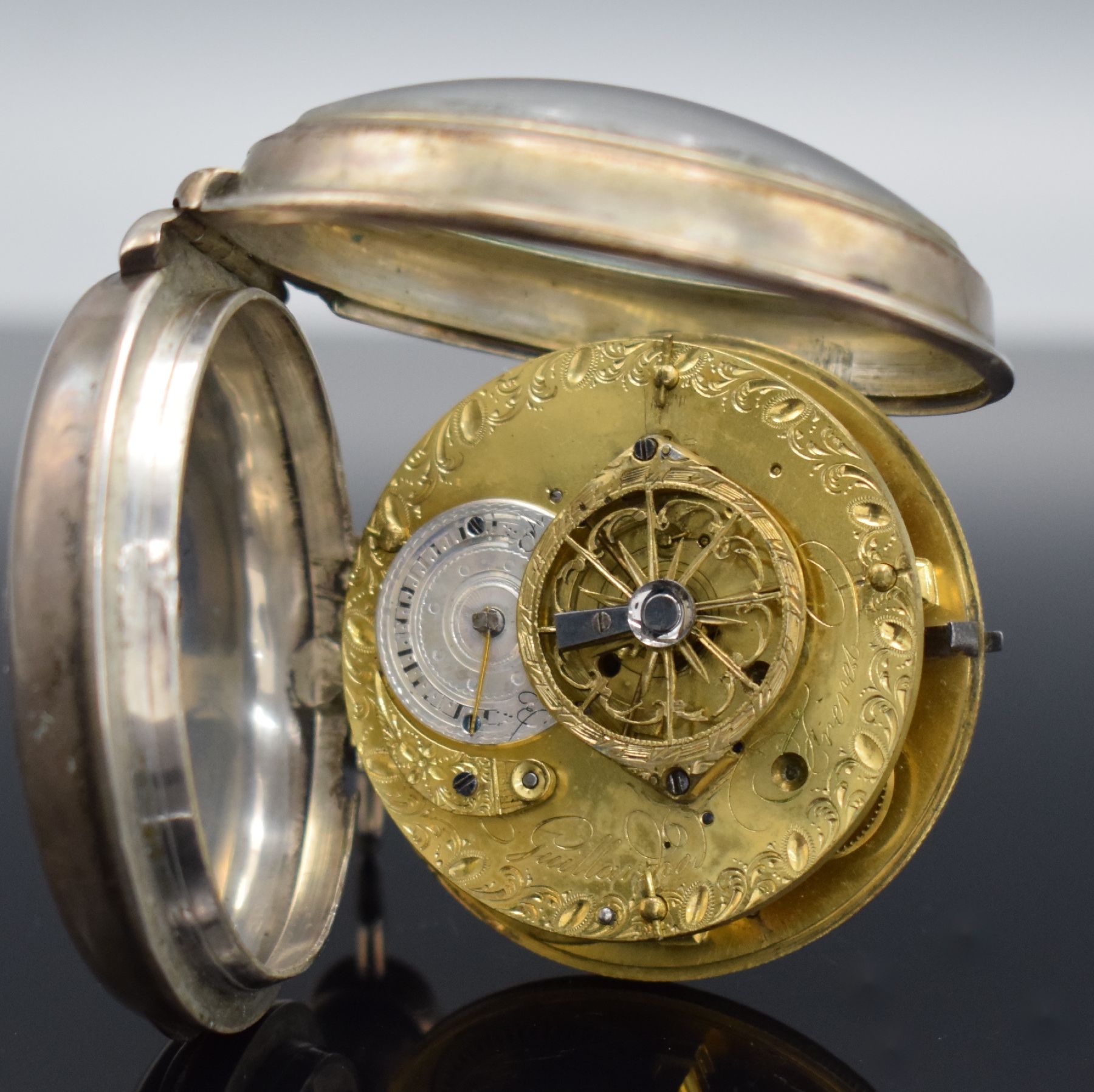 Detail f: GUILLARMOD Freres Spindeltaschenuhr, Schweiz um 1820, 2-teil. Gehäuse in Silber, aufw. welliges Zifferbl. riss. mit röm. Zahlen & arab. Minuterie, ...