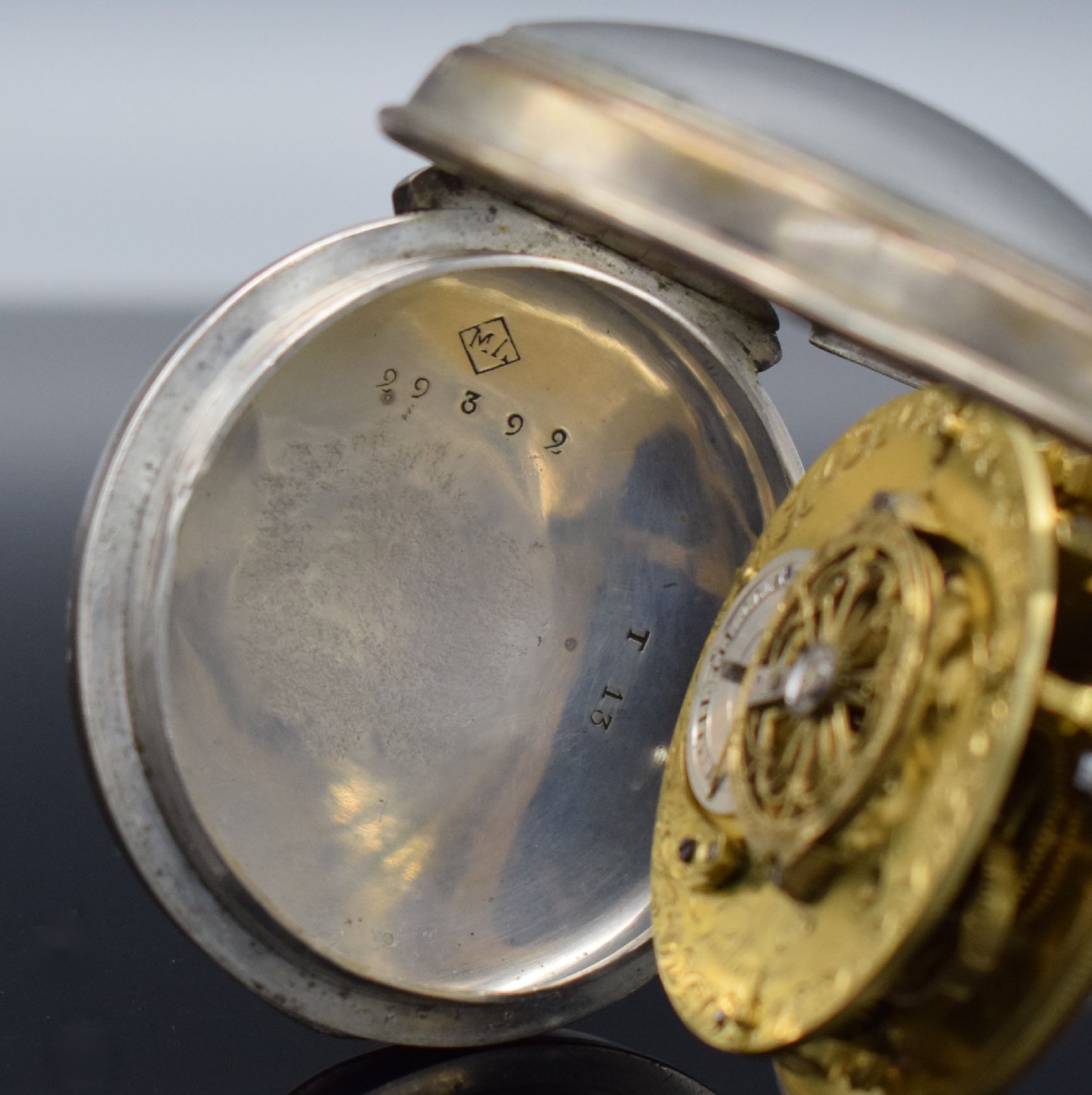 Detail h: GUILLARMOD Freres Spindeltaschenuhr, Schweiz um 1820, 2-teil. Gehäuse in Silber, aufw. welliges Zifferbl. riss. mit röm. Zahlen & arab. Minuterie, ...