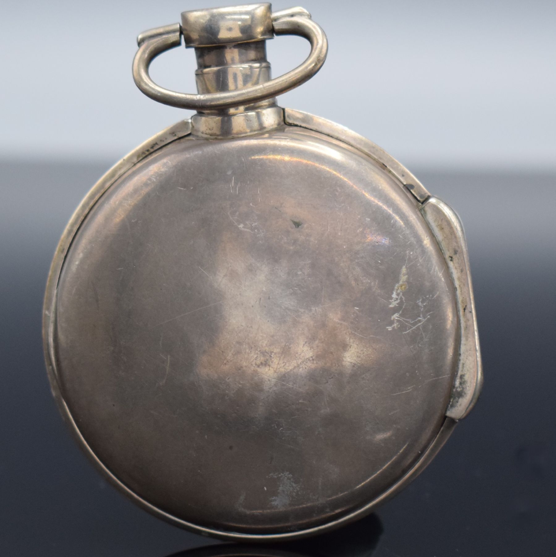 Detail i: GUILLARMOD Freres Spindeltaschenuhr, Schweiz um 1820, 2-teil. Gehäuse in Silber, aufw. welliges Zifferbl. riss. mit röm. Zahlen & arab. Minuterie, ...