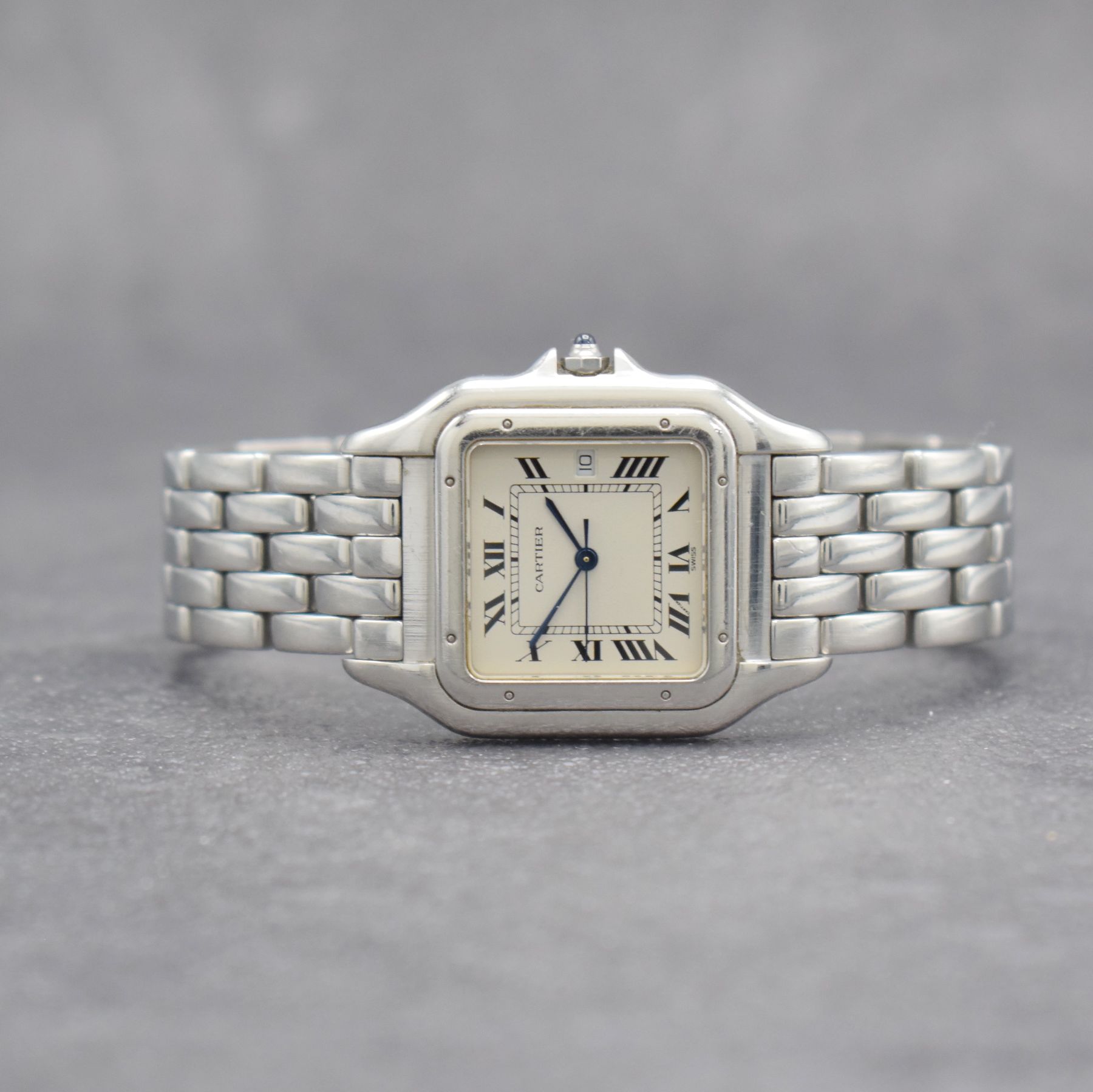 CARTIER Panthere Armbanduhr in Edelstahl, Schweiz um 1990, quarz, 2-teil. Gehäuse Boden 8-fach verschr., silb. Zifferbl. m. röm. Zahlen, gebl. ...