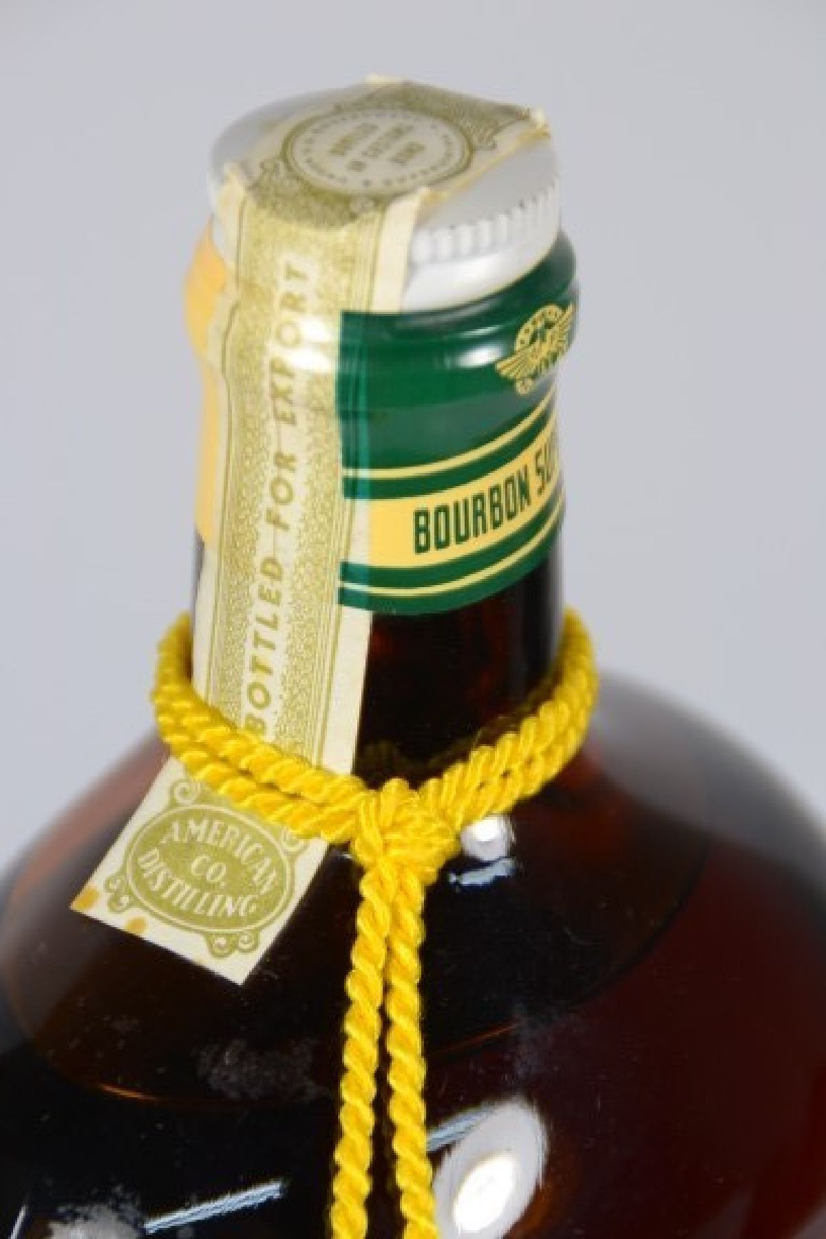 Detail a: 1 Fl. Bourbon Supreme, The American, Distilling Company Inc., bei Abfüllung min. 5 Jahre alt, wohl in den 60/70er Jahren gekauft worden, orig. ...