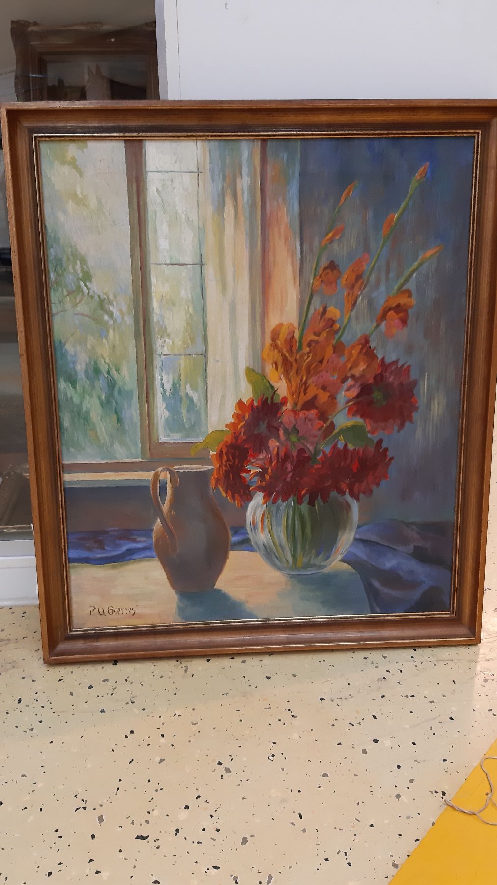 Detail b: P.A. Goerres, wohl Weimarer Schule, um 1935,Blumenstillleben mit Iris in Vase vor Fenster stehend, z.T. im Gegenlicht, dadurch aufleuchtend der roten ...
