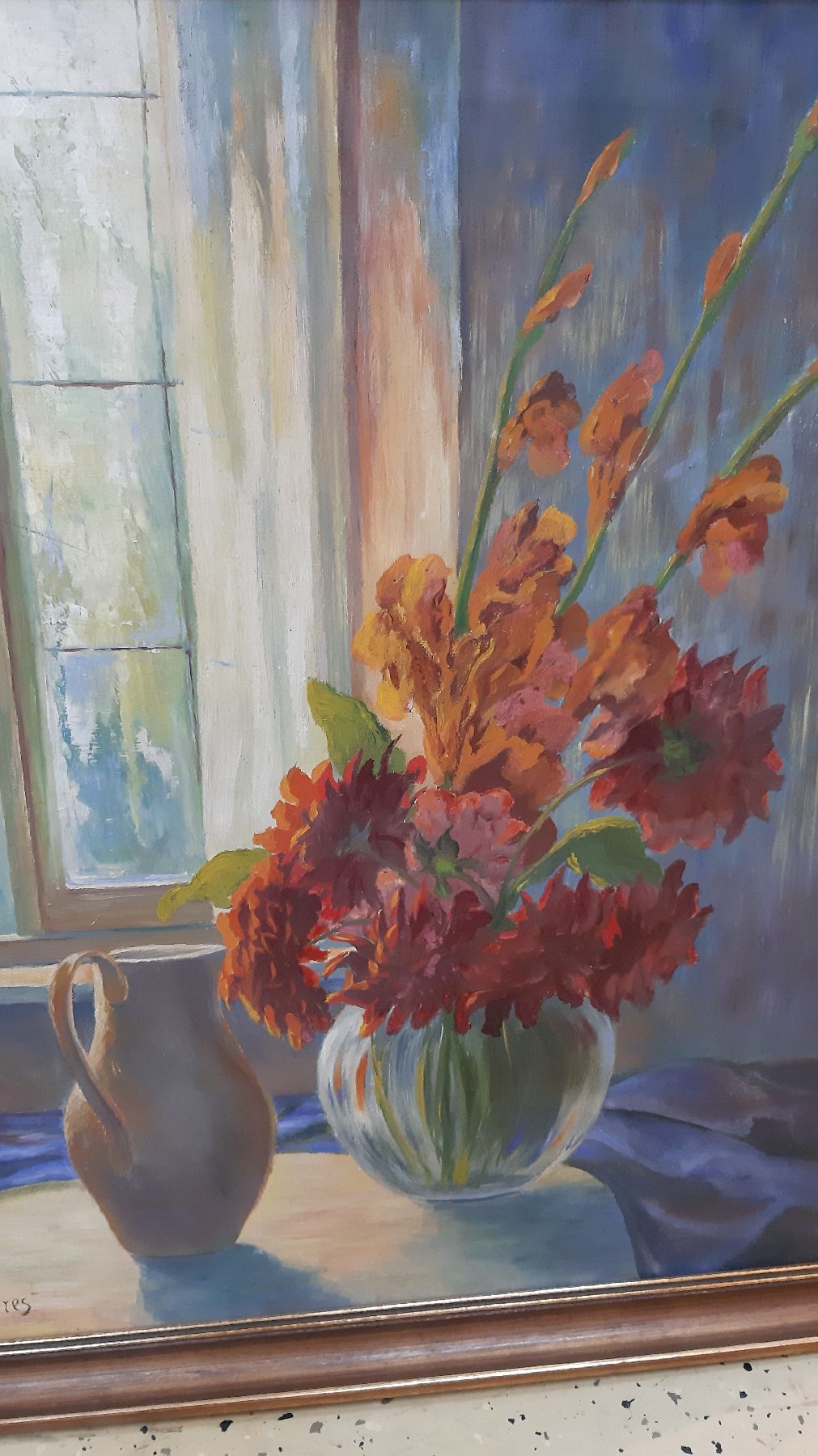 Detail d: P.A. Goerres, wohl Weimarer Schule, um 1935,Blumenstillleben mit Iris in Vase vor Fenster stehend, z.T. im Gegenlicht, dadurch aufleuchtend der roten ...