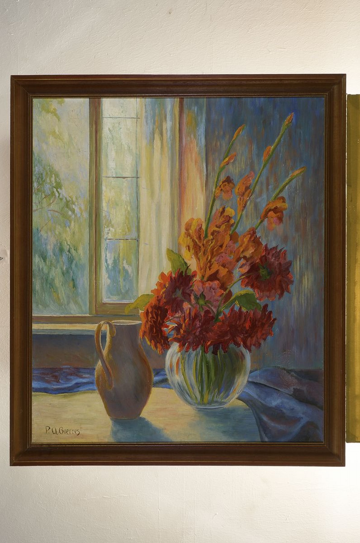Detail k: P.A. Goerres, wohl Weimarer Schule, um 1935,Blumenstillleben mit Iris in Vase vor Fenster stehend, z.T. im Gegenlicht, dadurch aufleuchtend der roten ...