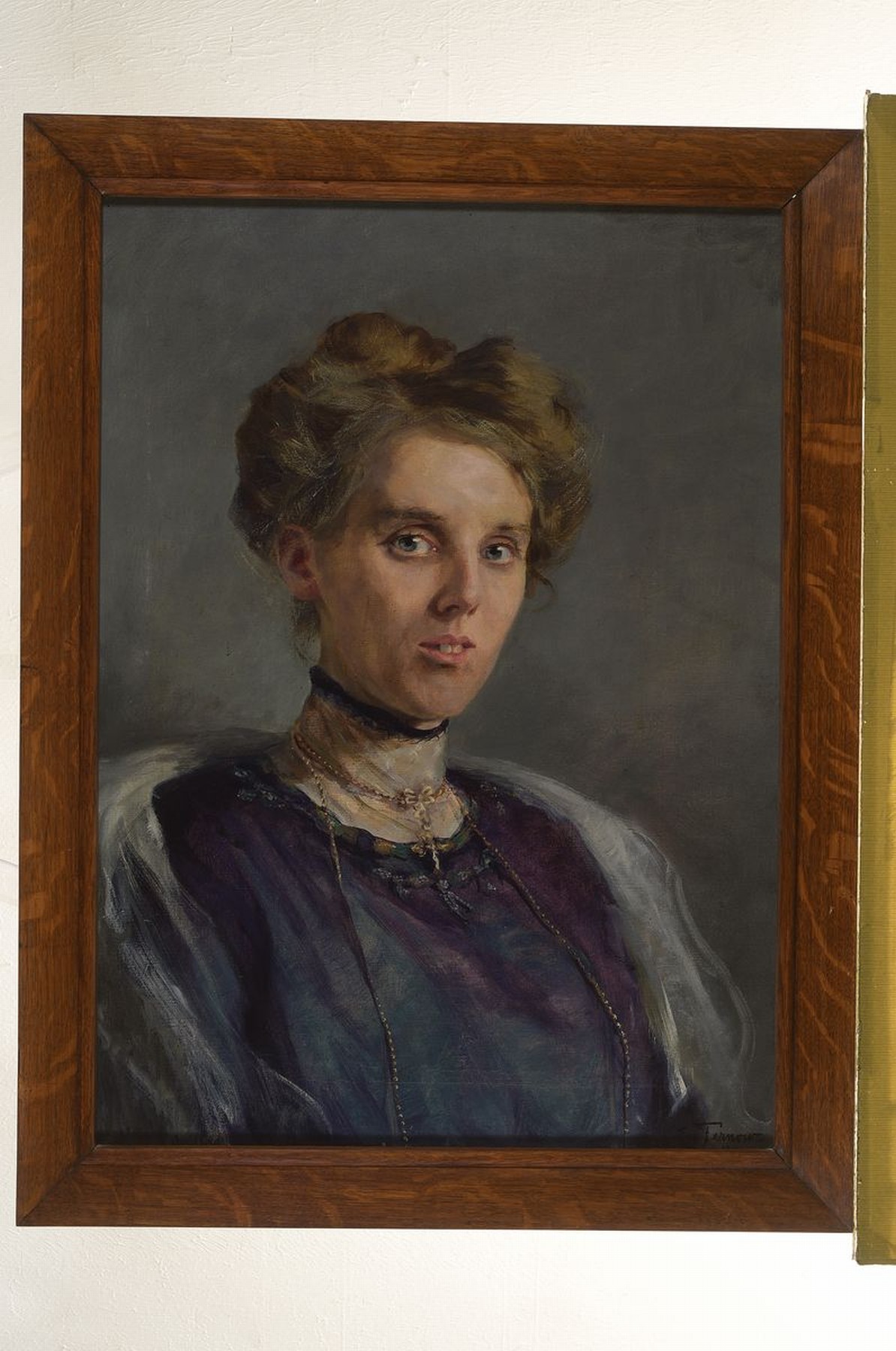 Detail k: S. Fernow, datiert 1911 (?), Porträt einer jungen Frau im blauen Kleid, Öl/Lwd, die Frau blickt den Betrachter direkt an, gute Stofflichkeit, sehr ...