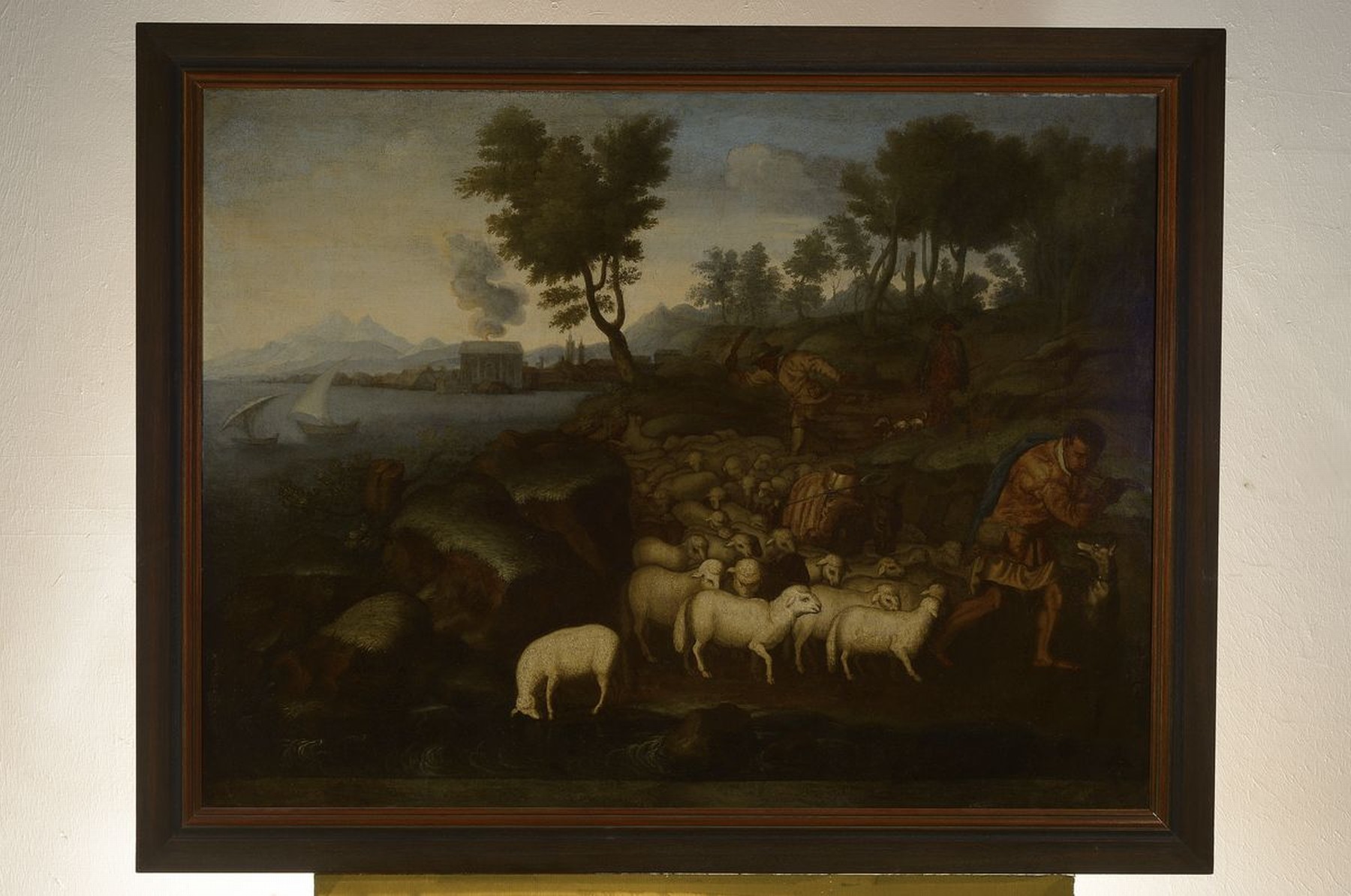 Detail k: Niederländischer Künstler, um 1720, Schäfer mit Tieren und Hütehund begleitet von Musikant mit Flöte und Treiber mit kleinem Weinfass, ...
