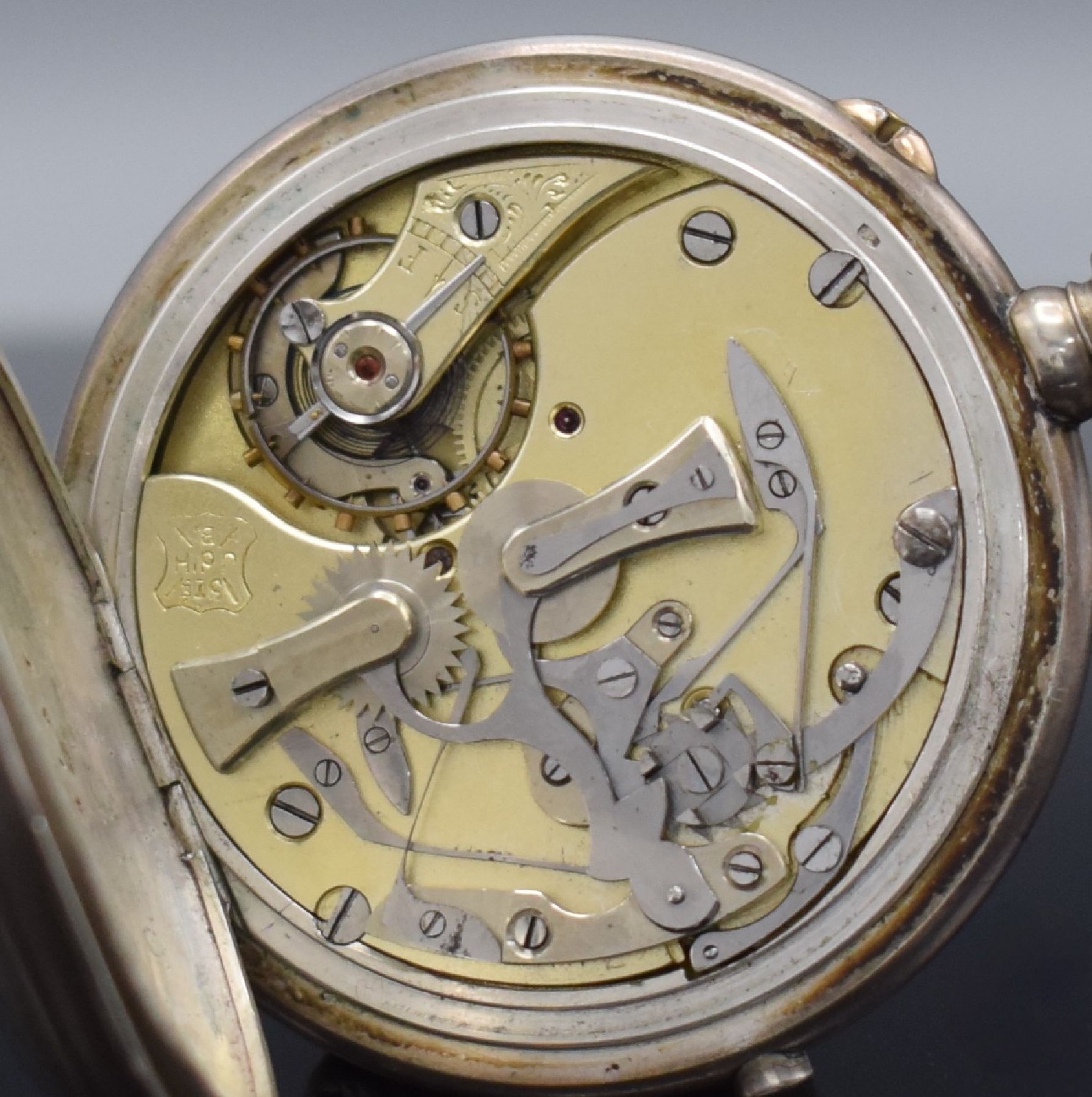 Detail i: CHRONOGRAPHE COMPTEUR Savonette in Silber mit Chronograph, Schweiz um 1890, massives 3-Deckel Geh. in Silber 800/000, Sprungdeckel m. Inhabergravur, ...