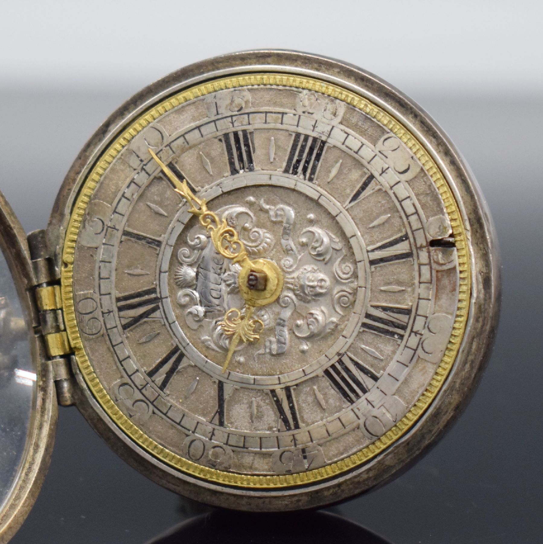 Detail c: Ja. WALKER London Spindeltaschenuhr in Silber, um 1700, Silbergehäuse, silb. Zifferblatt m. röm. Zahlen, arab. Minuterie, Zeiger später, ...