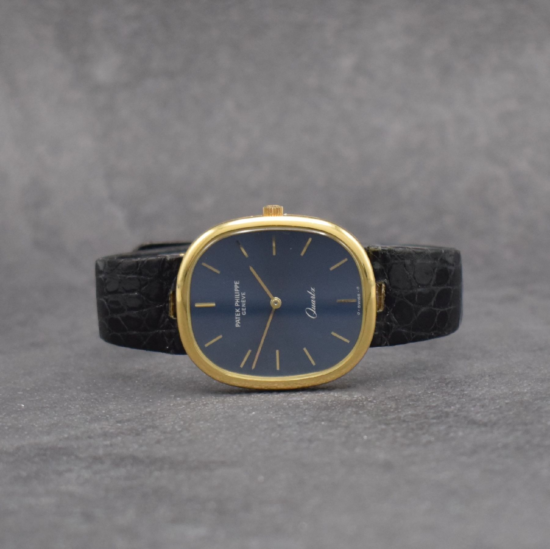 PATEK PHILIPPE Ellipse d`Or Herrenarmbanduhr in GG 750/000 Referenz 3838, Schweiz um 1985, quarz, 2-teil. Gehäuse, Boden aufgedr., orig. Lederband ...