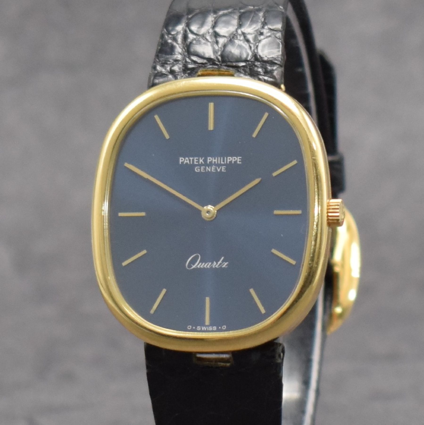 Detail c: PATEK PHILIPPE Ellipse d`Or Herrenarmbanduhr in GG 750/000 Referenz 3838, Schweiz um 1985, quarz, 2-teil. Gehäuse, Boden aufgedr., orig. Lederband ...