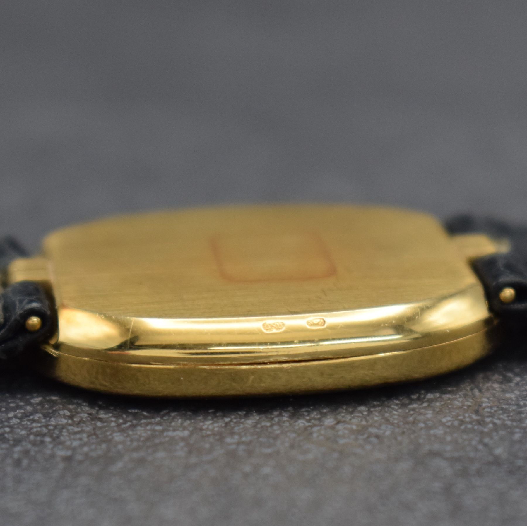 Detail f: PATEK PHILIPPE Ellipse d`Or Herrenarmbanduhr in GG 750/000 Referenz 3838, Schweiz um 1985, quarz, 2-teil. Gehäuse, Boden aufgedr., orig. Lederband ...