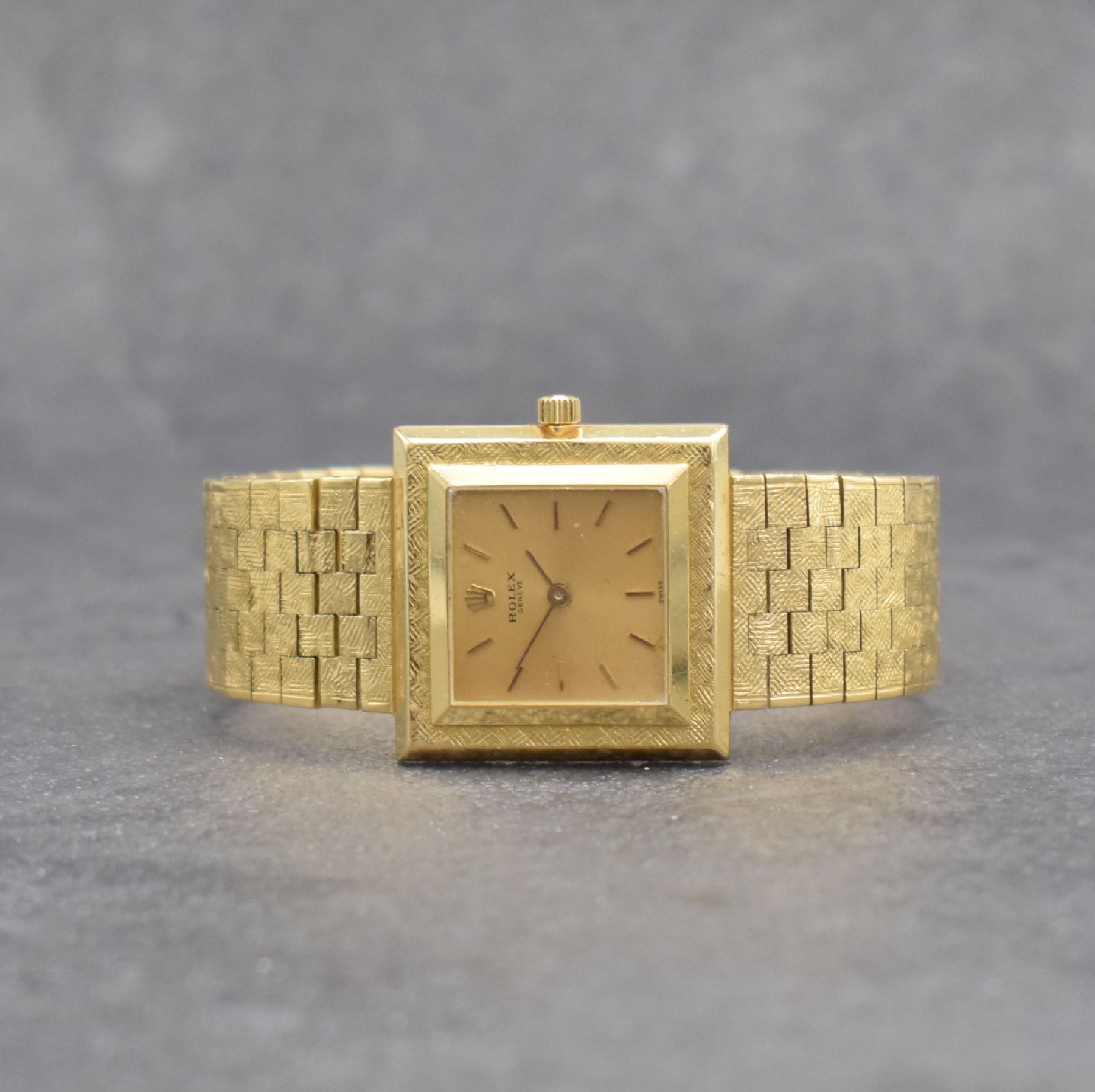 ROLEX Armbanduhr in GG 750/000 Referenz 9878, Schweiz um 1962, Handaufzug, Boden verschr., orig. GG 750/000 Band, gold. Zifferbl. m. aufgel. gold. ...