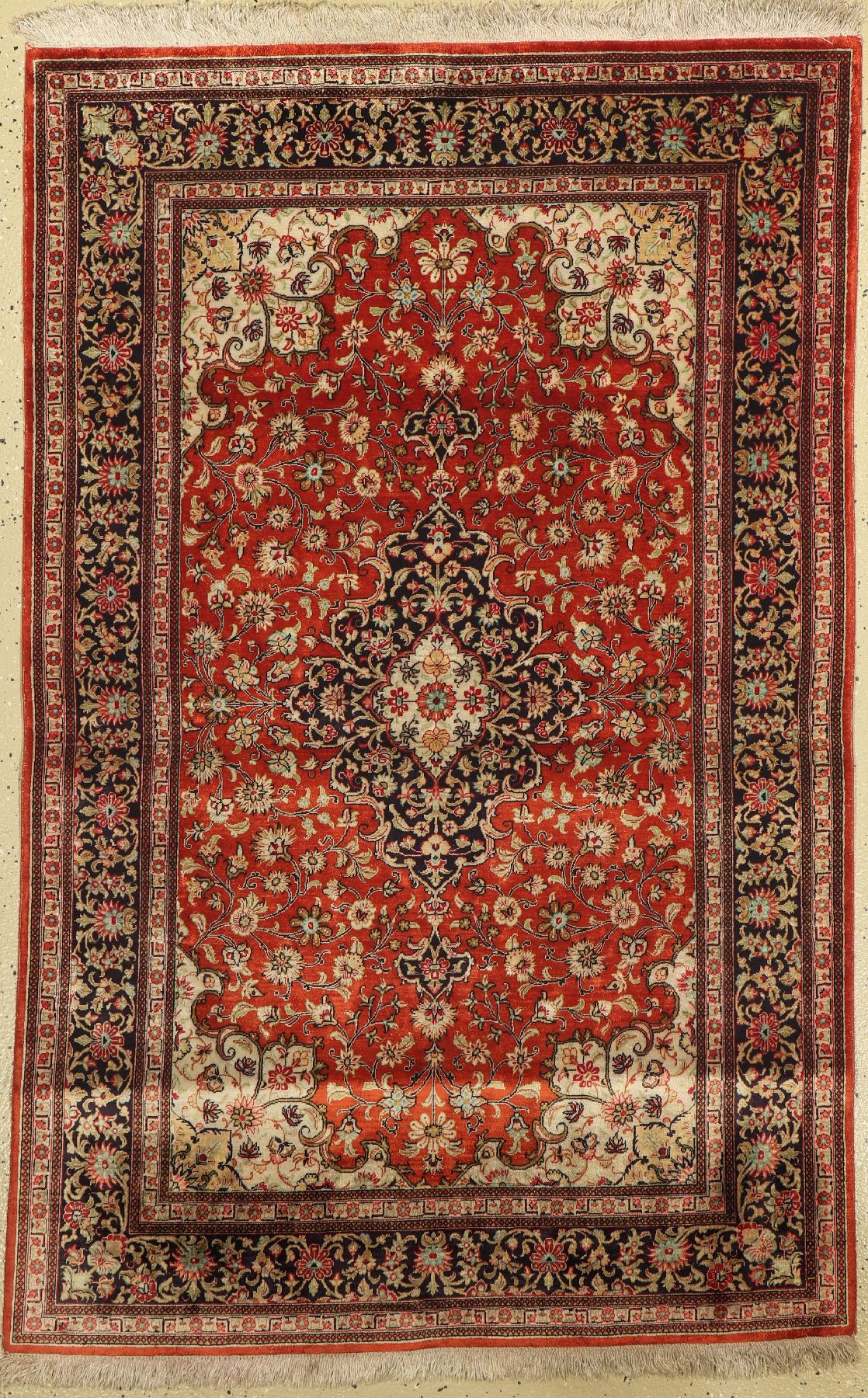 Ghom Seide, Persien, ca. 50 Jahre, reine Naturseide, ca. 158 x 98 cm, EHZ: 2, (leicht verfärbt)