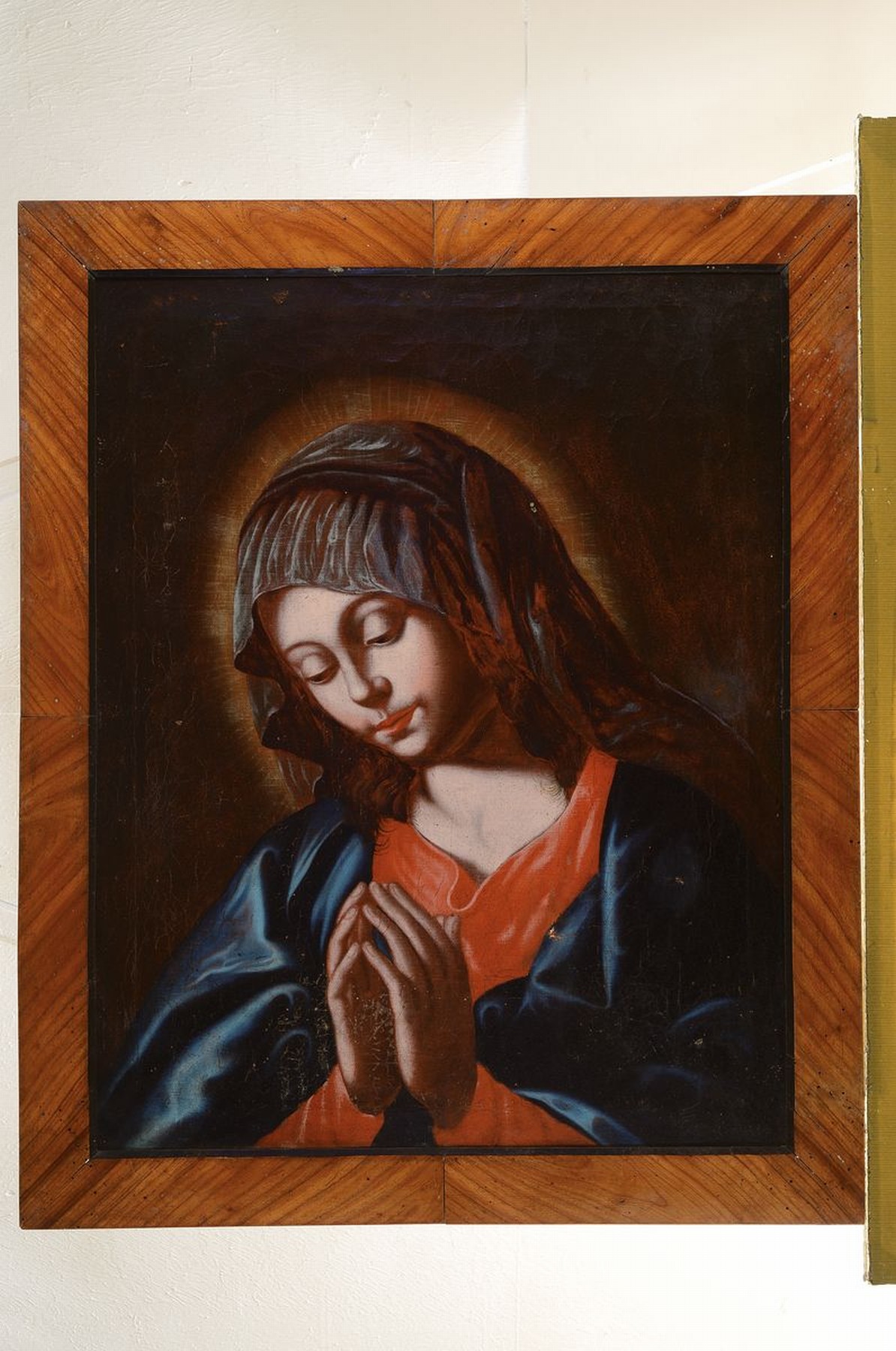 Detail k: Italienischer Künstler um 1730/40, betende Madonna im blauen Mantel über rotem Gewand und Heiligenschein, Öl/Lwd, leichter Farbabrieb bzw. ...