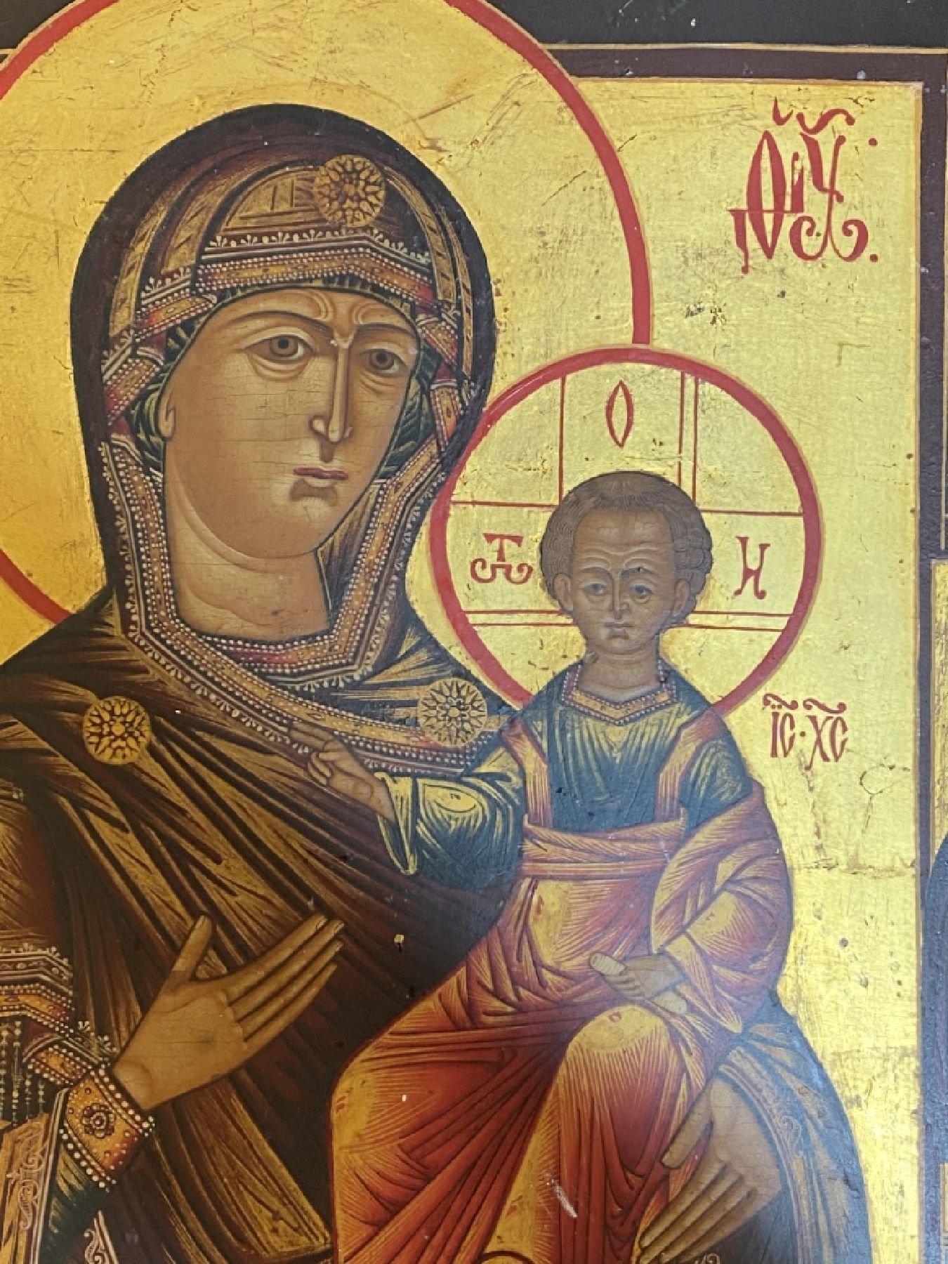 Detail h: Ikone, Russland, um 1900, Gottesmutter von Smolensk, mit zwei Randheiligen, Tempera auf Holz, vertieftes Mittelfeld, ca. 31x27cm, mit Expertise russ. ...