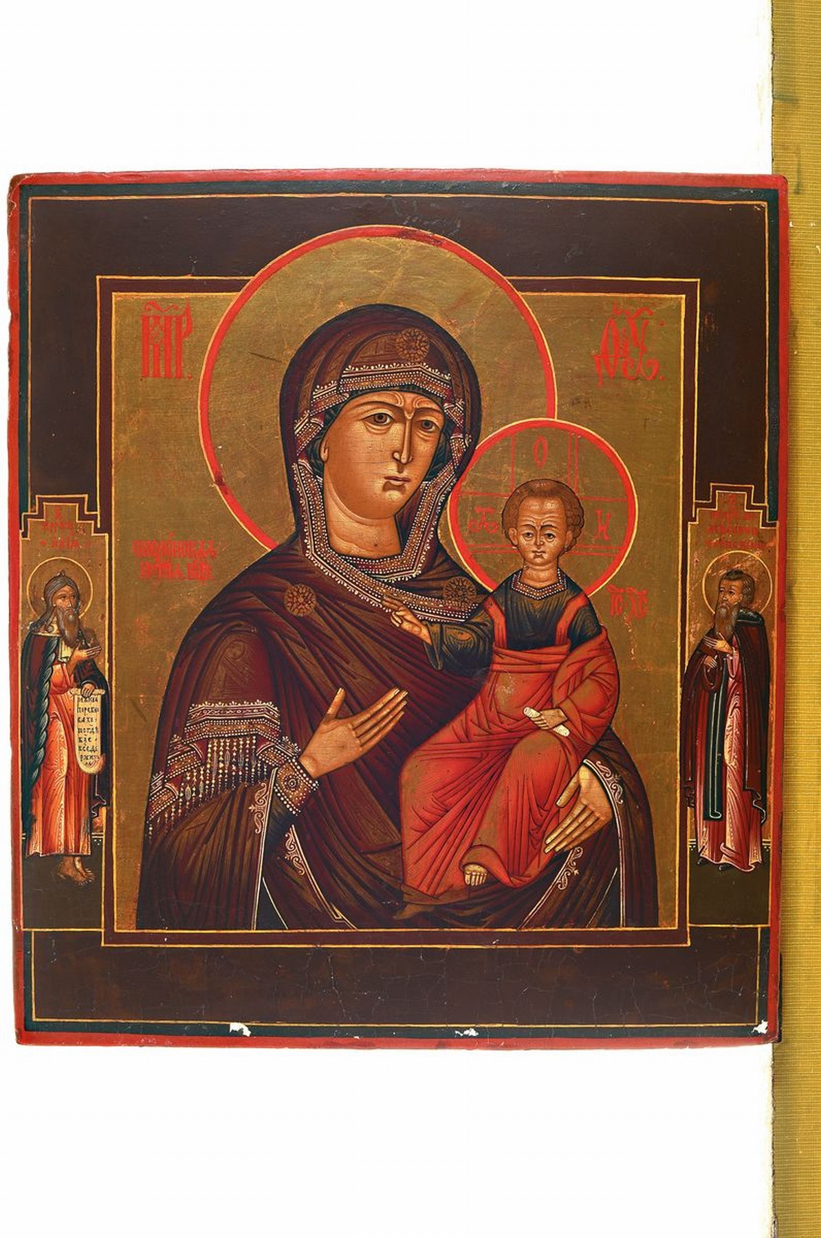 Detail k: Ikone, Russland, um 1900, Gottesmutter von Smolensk, mit zwei Randheiligen, Tempera auf Holz, vertieftes Mittelfeld, ca. 31x27cm, mit Expertise russ. ...