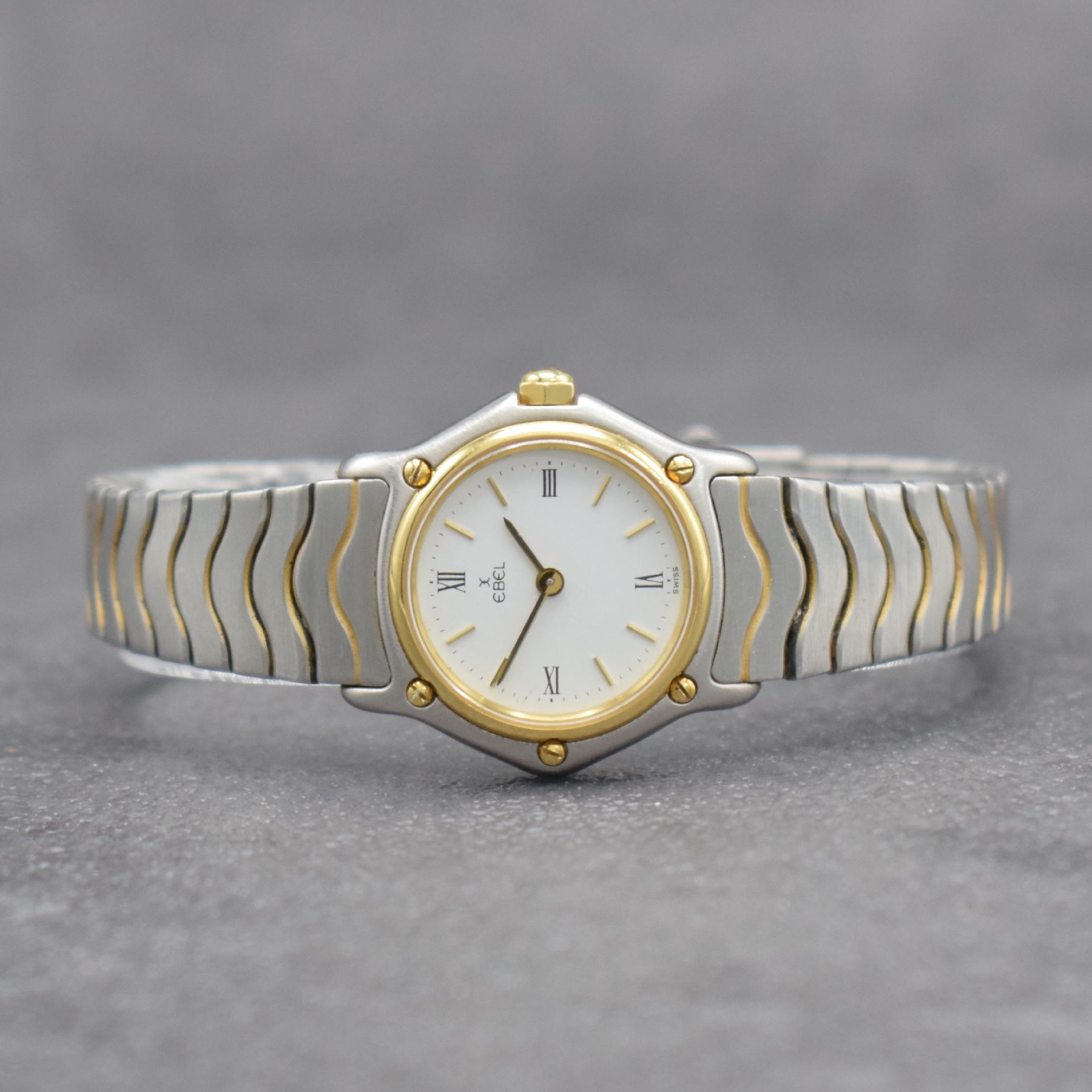 EBEL Sport Classique Damenarmbanduhr, Schweiz um 1990, quarz, Edelstahl/Gold komb., Monocoque-Geh., Lünette 5-fach verschr., Gliederband, weißes ...