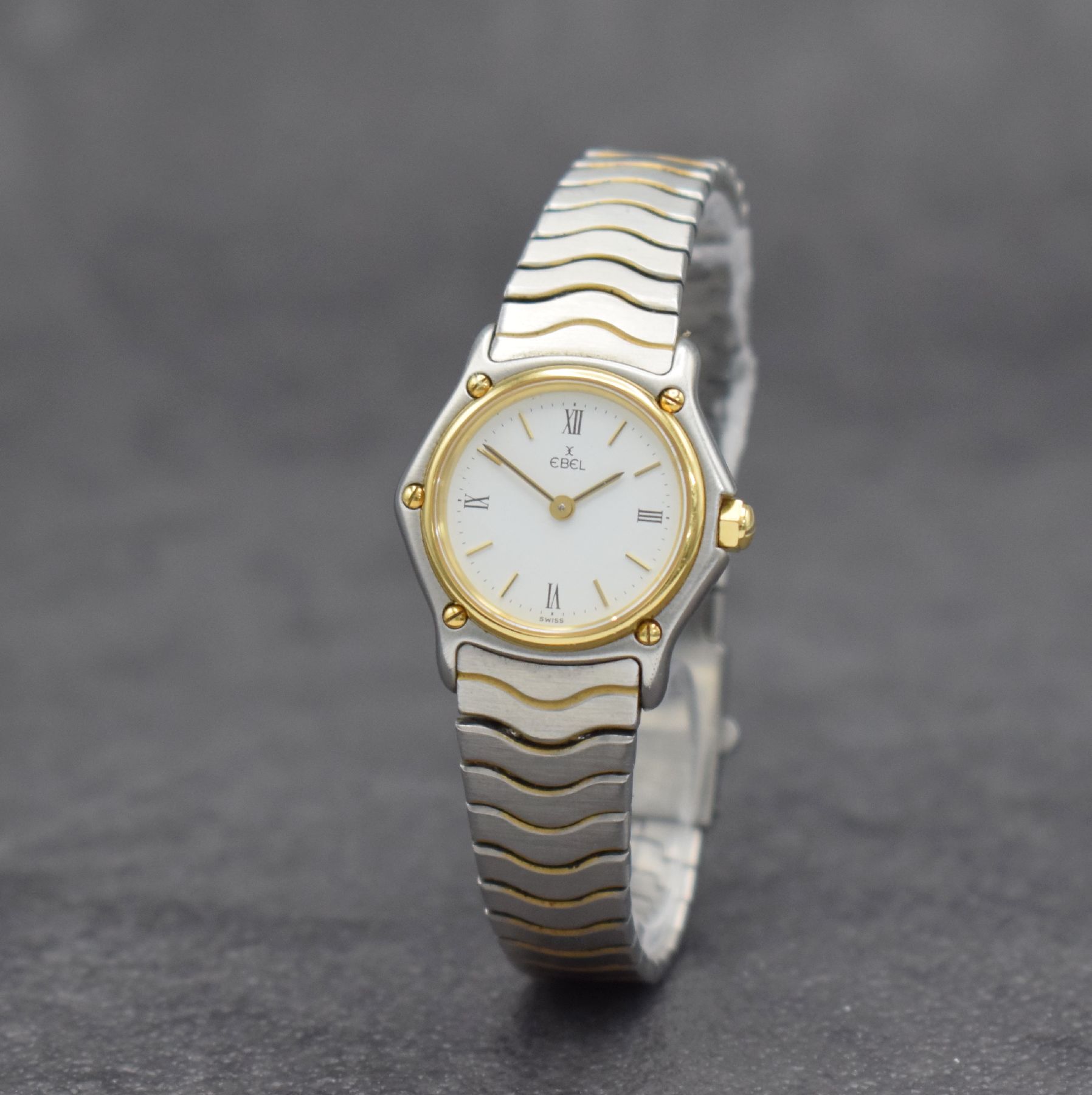 Detail b: EBEL Sport Classique Damenarmbanduhr, Schweiz um 1990, quarz, Edelstahl/Gold komb., Monocoque-Geh., Lünette 5-fach verschr., Gliederband, weißes ...