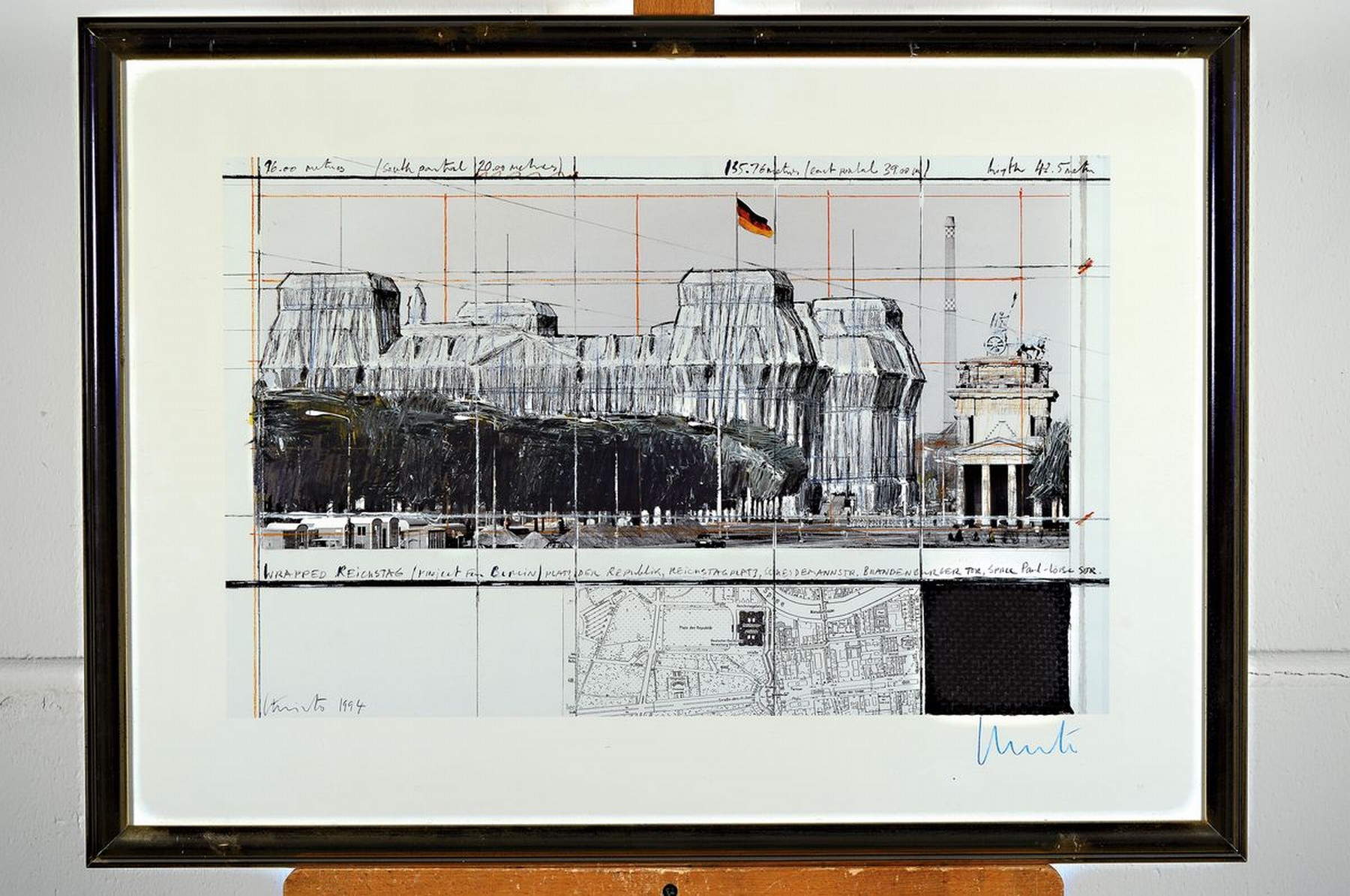 Detail k: Christo und Jeanne-Claude, Wrapped Reichstag, Farboffset mit Stoffprobe von 1994, handsigniert, ca. 35x56cm, PP, u.Gl., R. ca. 54x74cm