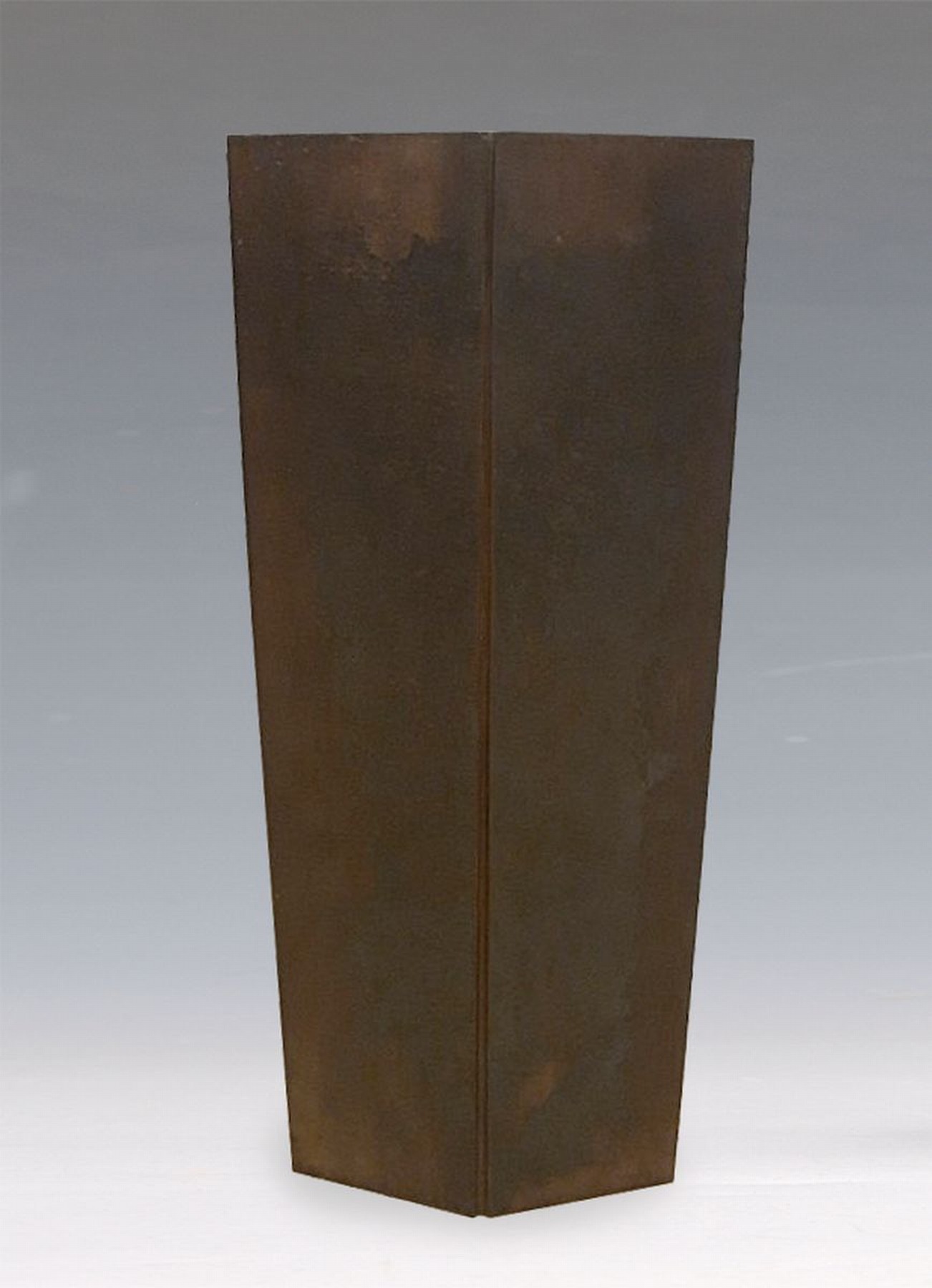 Hermann Kerkhoff, geb. 1955 Bornholte, Förderpreis der Darmstädter Sezession 1986, Skulptur aus Stahl, rückseitig monogrammiert abstr. Objekt mit ...