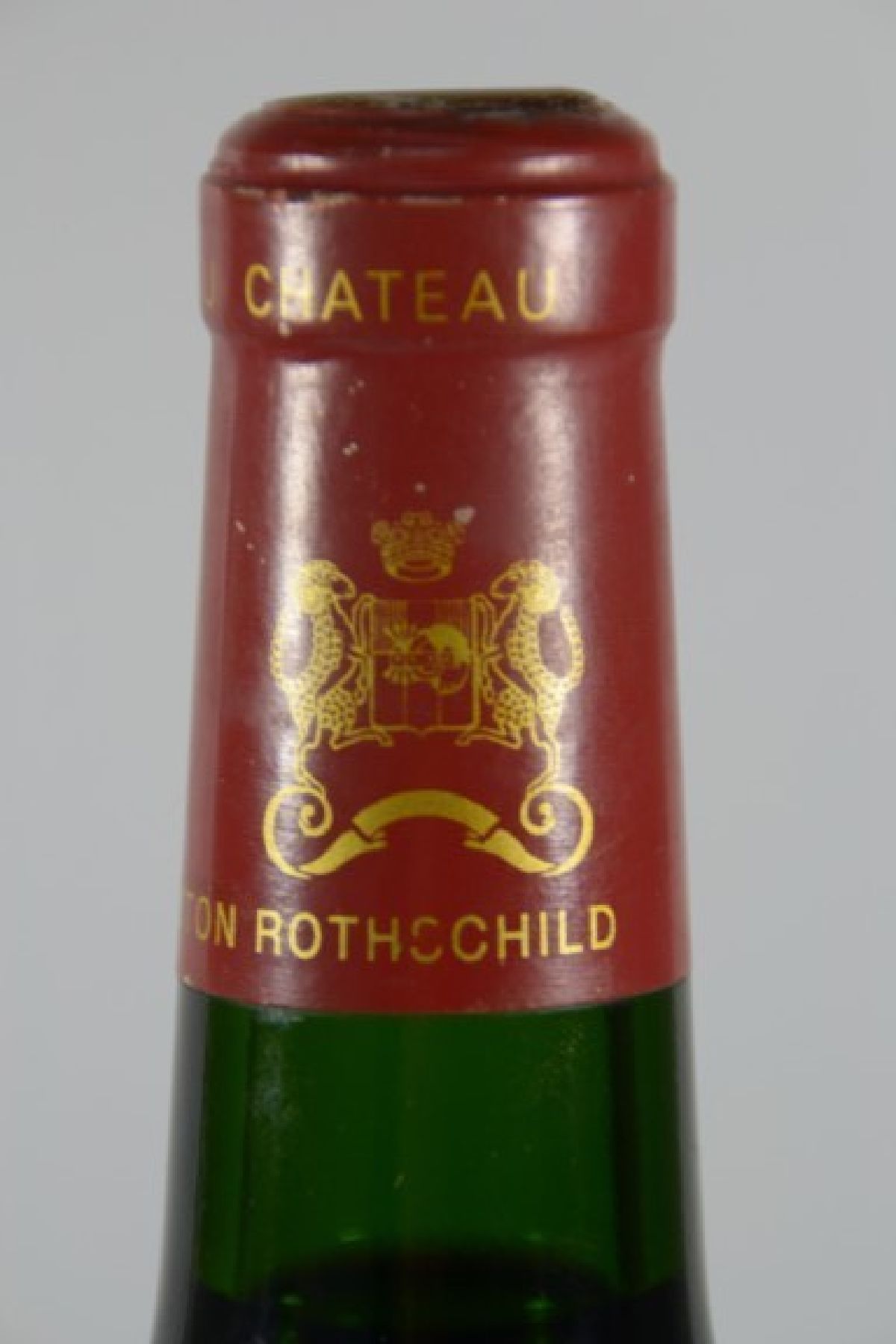 Detail b: Magnumflasche, 2006 Chateau Mouton Rothschild, 150cl, Pauillac, Baronne Philippe de Rothschild, Etikett gestaltet von Lucien Freud, top shoulder, ...