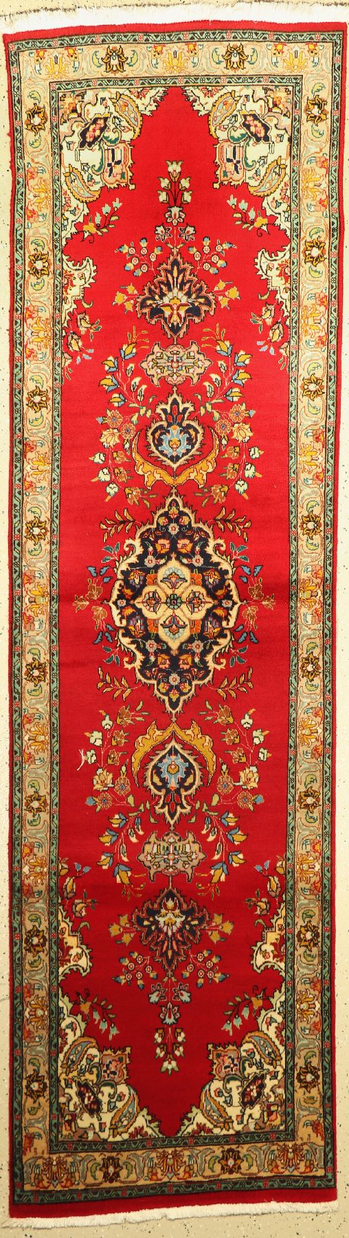 Täbriz, Persien, ca. 40 Jahre, Wolle auf Baumwolle, ca. 278 x 79 cm, EHZ: 2