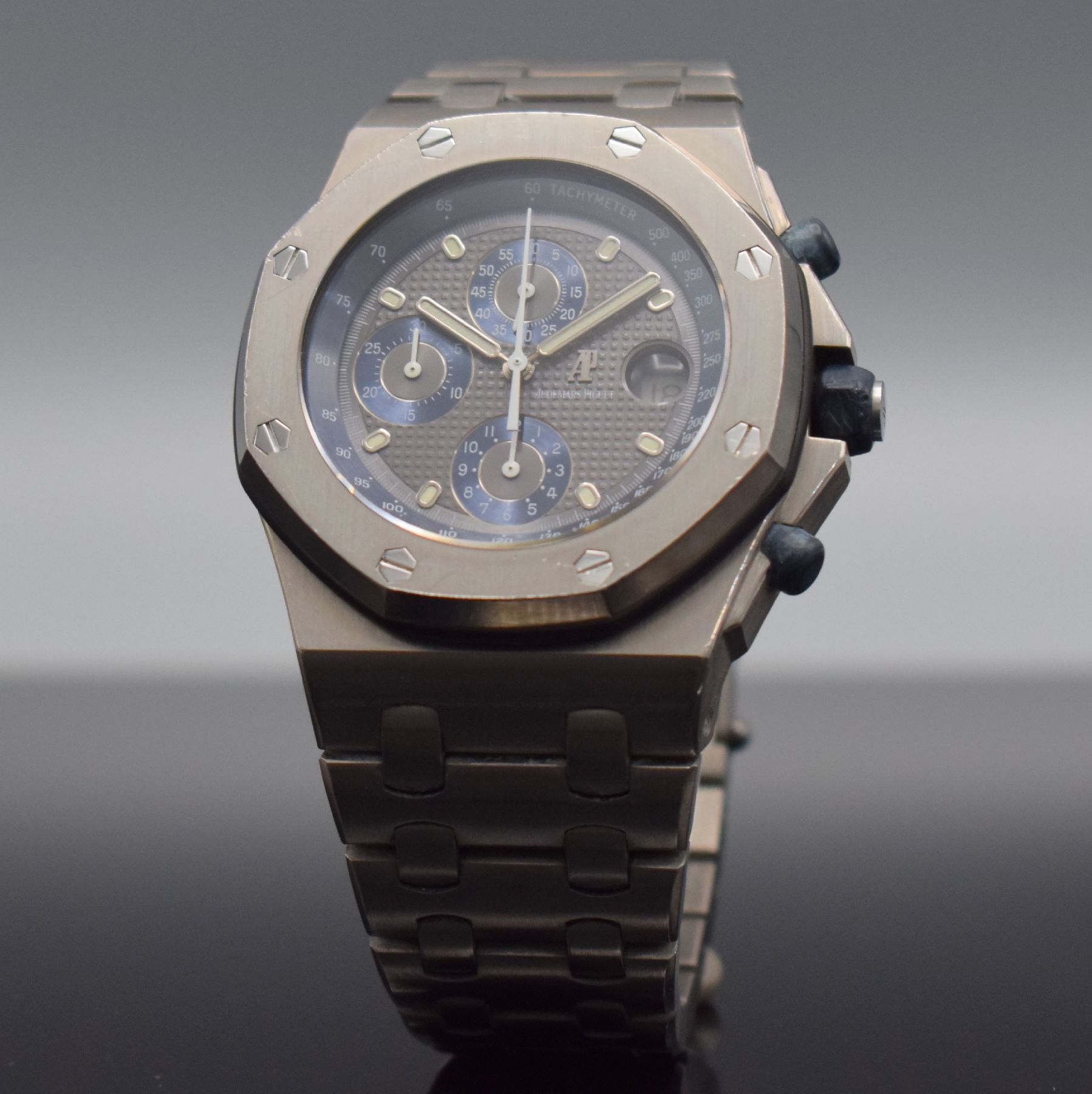 Detail b: AUDEMARS PIGUET "The Beast" Armbandchronograph Royal Oak Offshore No. 16, Automatik, Ref. 25721TI/O/1000TI/01, E-Serie, 3-teil. Titangeh. ...