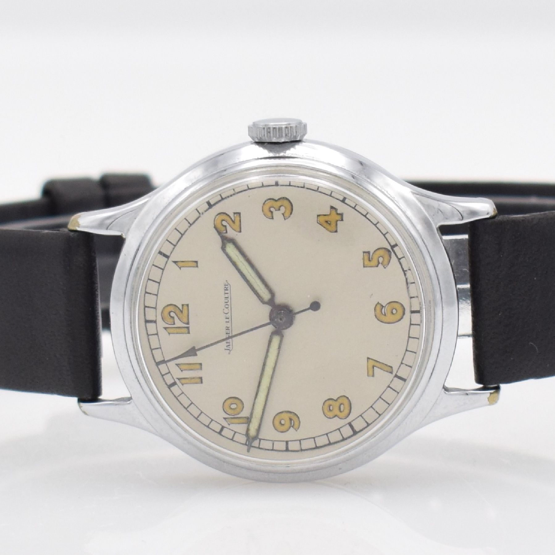Detail a: Jaeger-LeCoultre Herrenarmbanduhr, Schweiz um 1939, Handaufzug, verchr. Gehäuse, Stahlboden aufgedr., silb. rest. Zifferbl. m. arab. Zahlen, Zeiger ...