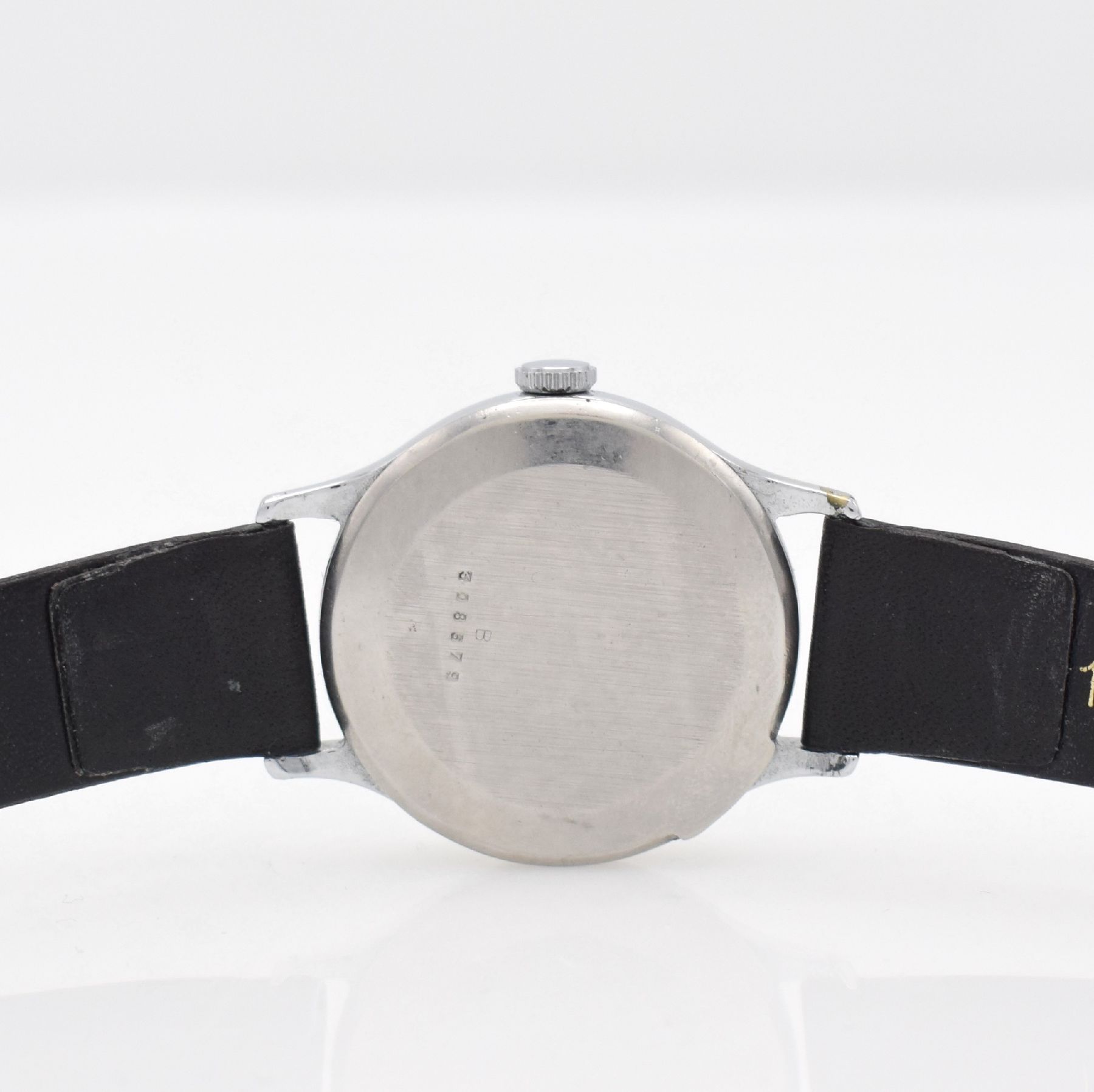 Detail d: Jaeger-LeCoultre Herrenarmbanduhr, Schweiz um 1939, Handaufzug, verchr. Gehäuse, Stahlboden aufgedr., silb. rest. Zifferbl. m. arab. Zahlen, Zeiger ...