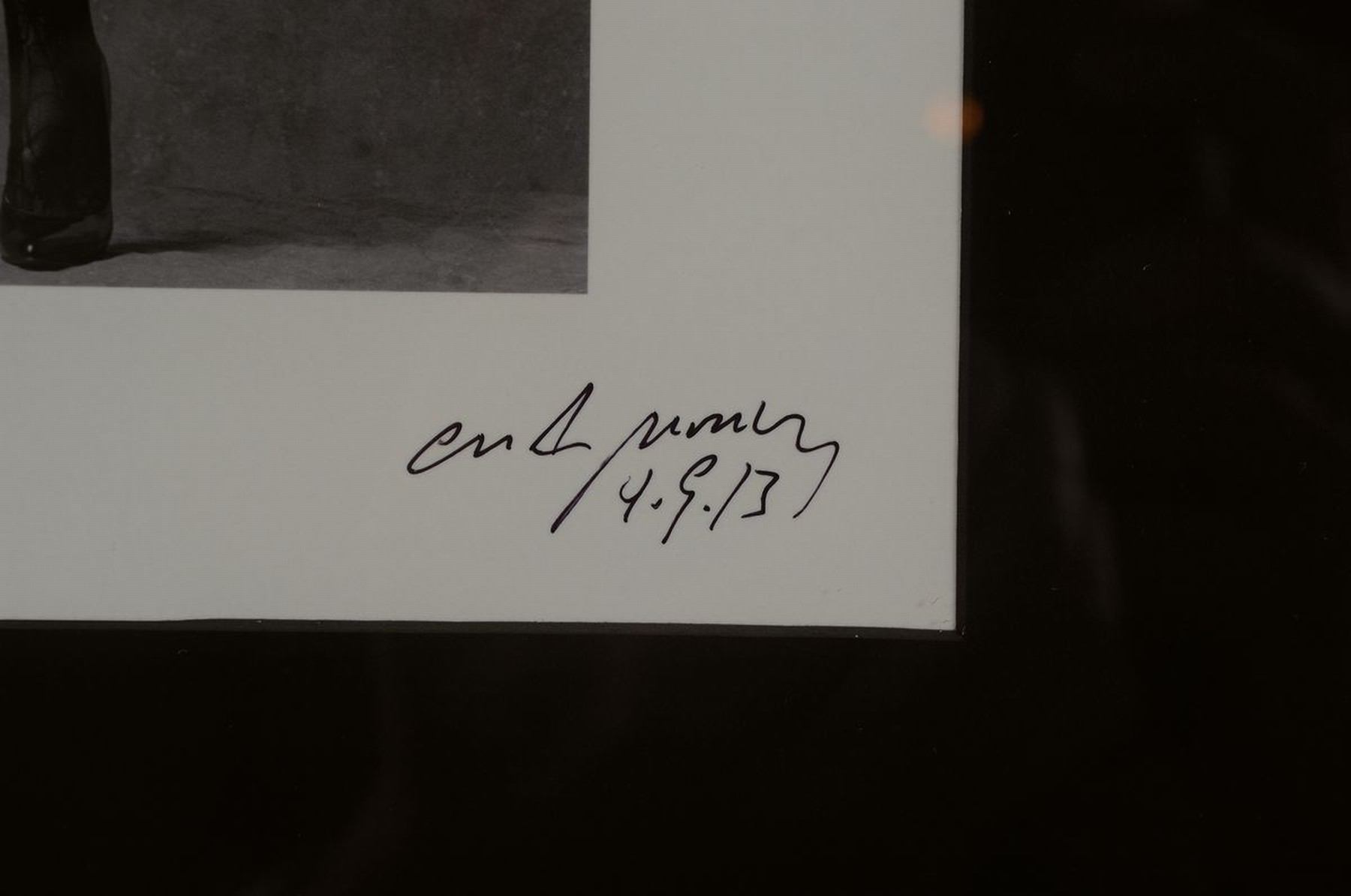 Detail a: Craig Morey, 1952 Fort Wayne/USA, Aktfotografie, handsigniert, dat., rückseitig mit Zertifikat, PP., unter Glas, Rahmen, mit Rahmen gesamt: 56 x 46 ...
