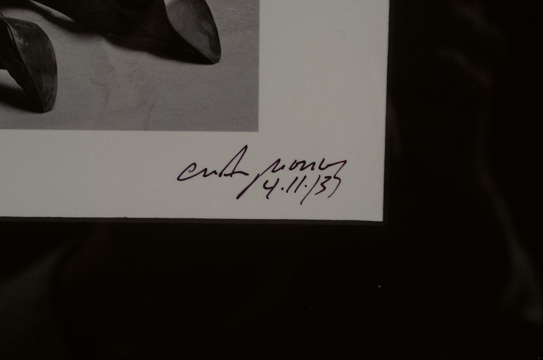Detail a: Craig Morey, 1952 Fort Wayne/USA, Aktfotografie, handsigniert, dat., rückseitig mit Zertifikat, PP., unter Glas, Rahmen, mit Rahmen gesamt: 56 x 46 ...