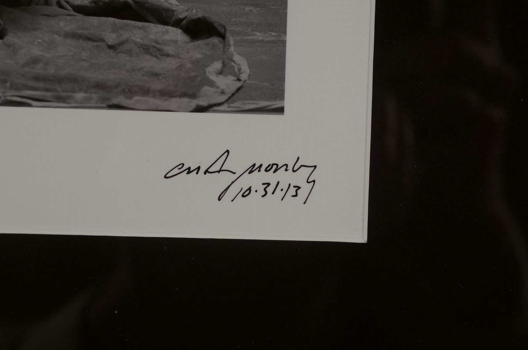 Detail a: Craig Morey, 1952 Fort Wayne/USA, Aktfotografie, handsigniert, dat., rückseitig mit Zertifikat, PP., unter Glas, Rahmen, mit Rahmen gesamt: 52.5 x ...
