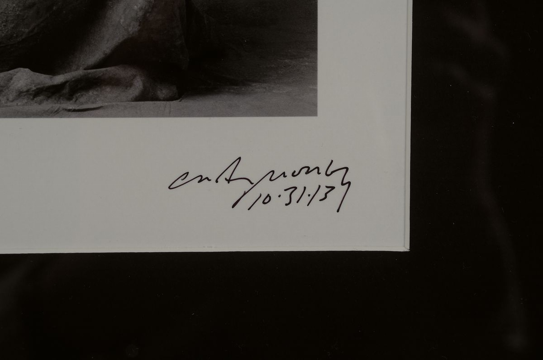 Detail a: Craig Morey, 1952 Fort Wayne/USA, Aktfotografie, handsigniert, und dat., rückseitig mit Zertifikat, PP., unter Glas, Rahmen, mit Rahmen gesamt: 52.5 ...