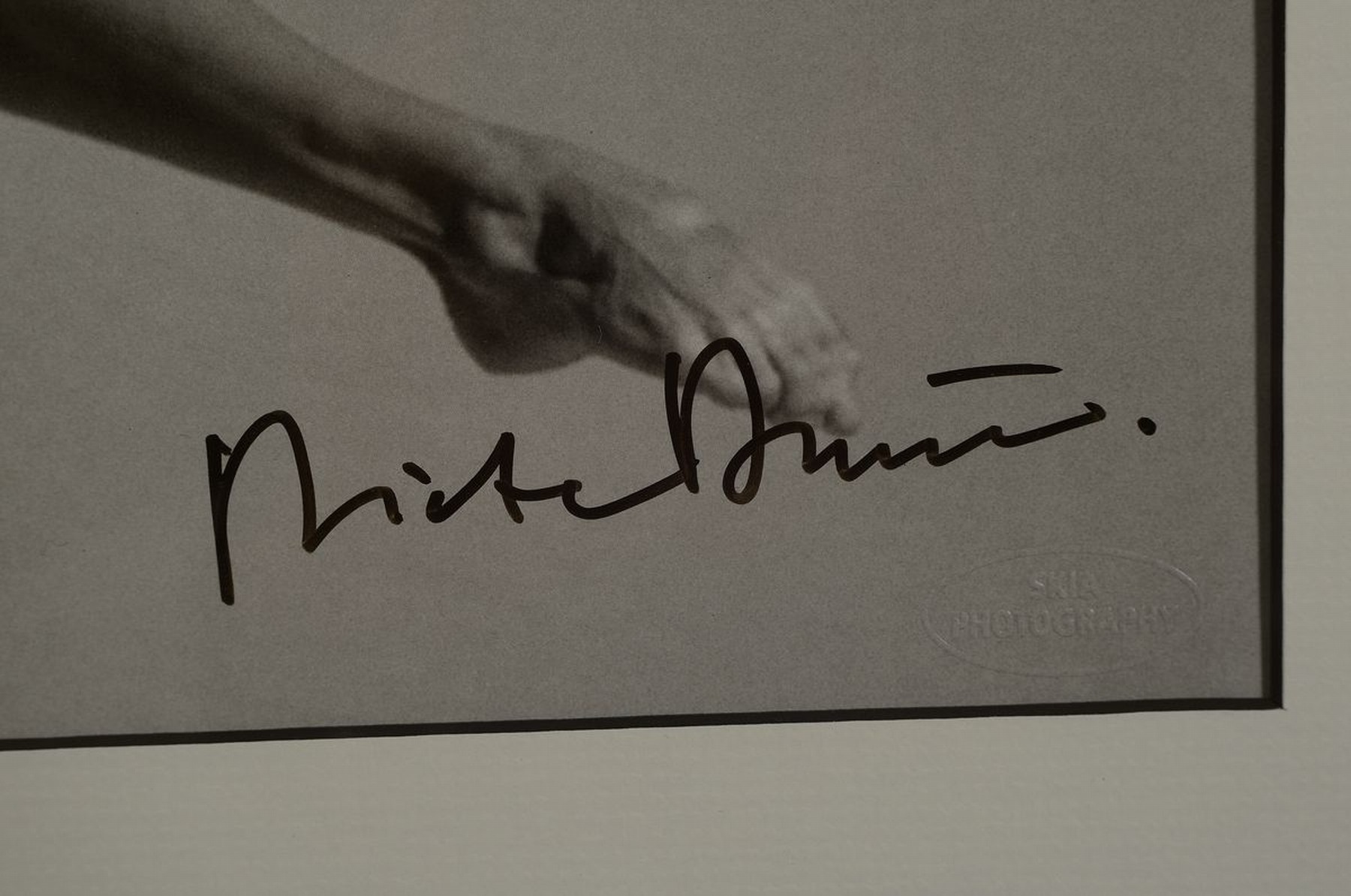 Detail a: Dieter Blum, geb. 1936. Fotografie auf dickem Fotopapier, "Tanzstudie"2000/2009, handsigniert von Dieter Blum und Vladimir Malakhov ...