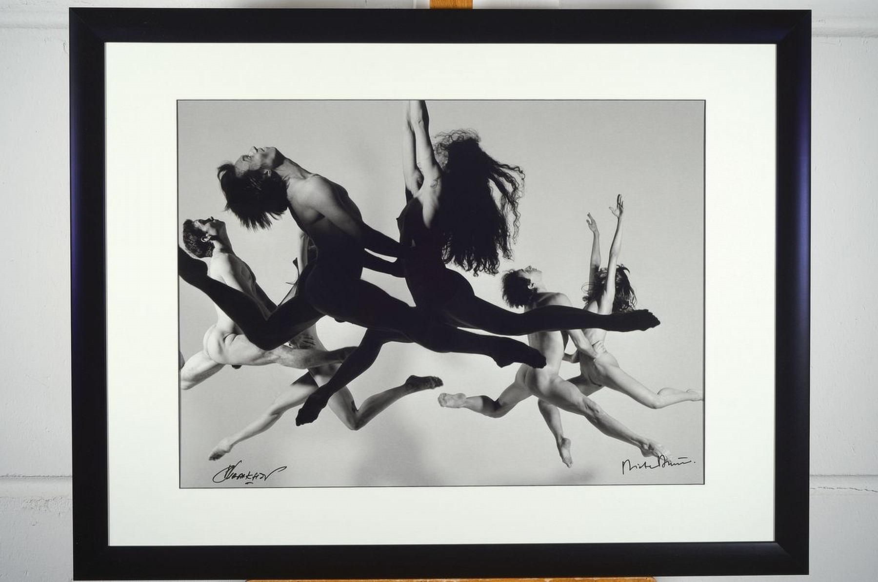 Detail k: Dieter Blum, geb. 1936. Fotografie auf dickem Fotopapier, "Tanzstudie"2000/2009, handsigniert von Dieter Blum und Vladimir Malakhov ...