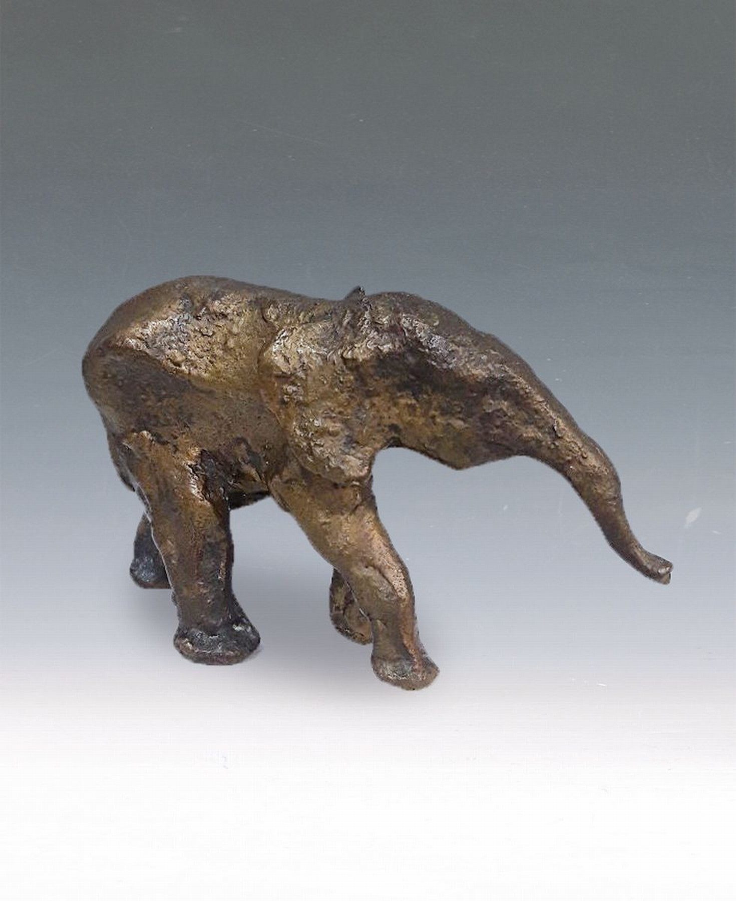 Hans Schröder, 1930-2010 Saarbrücken, schreitender Elefant, Bronzeguß, H. ca. 8cm, L. ca. 13cm