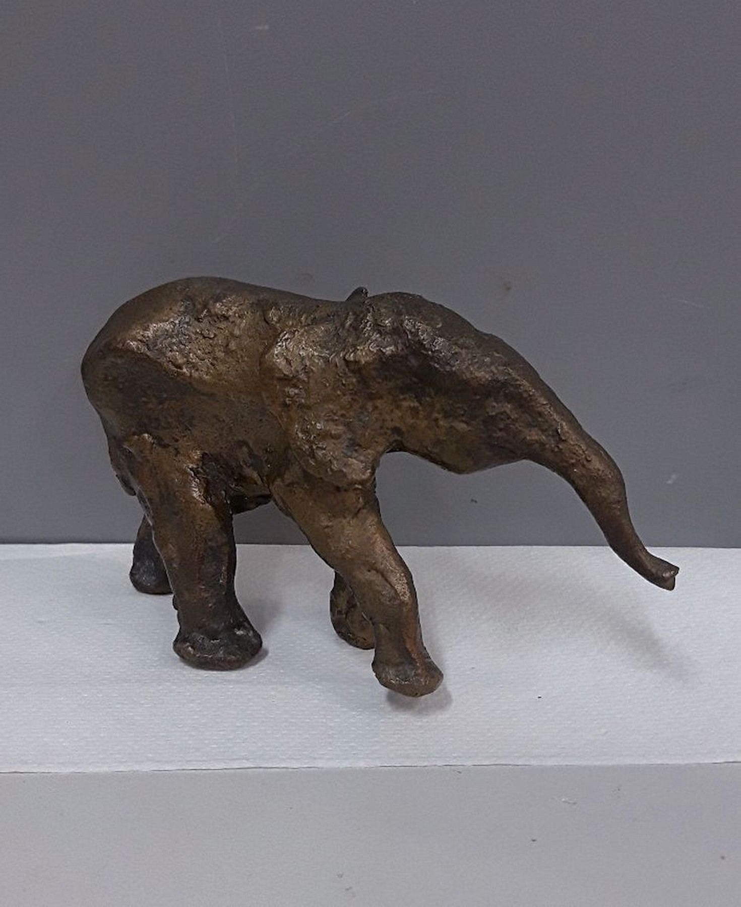 Detail k: Hans Schröder, 1930-2010 Saarbrücken, schreitender Elefant, Bronzeguß, H. ca. 8cm, L. ca. 13cm