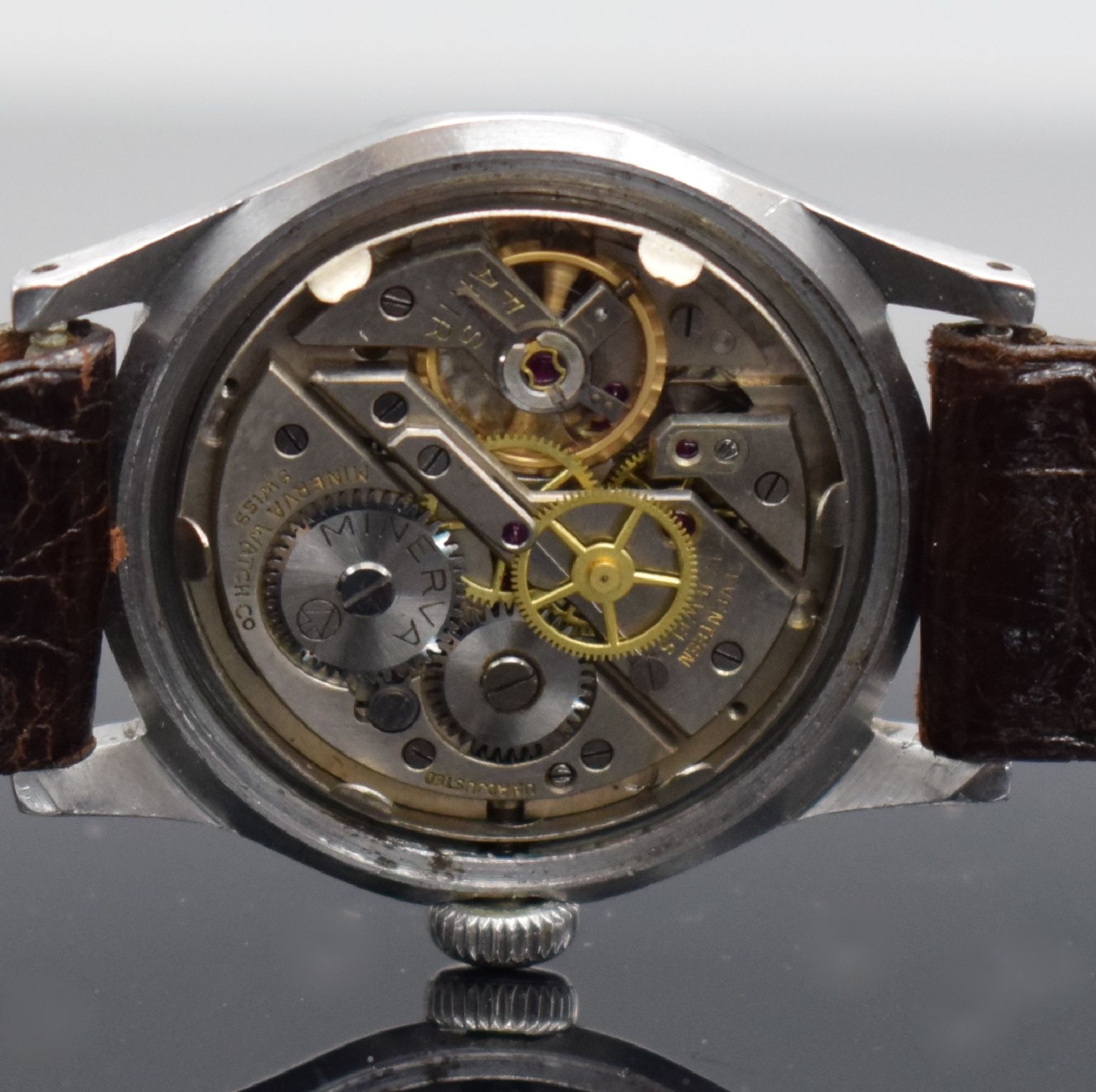 Detail g: MINERVA Herrenarmbanduhr Kaliber 49 in Edelstahl, Schweiz um 1950, Handaufzug, ausgefallenes Geh. m. geschr. Boden, unrest. Zifferbl. m. röm. Zahlen ...