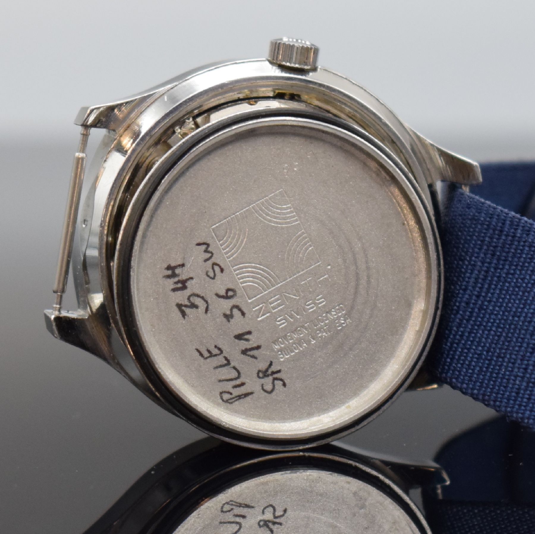 Detail g: ZENITH XL-TRONIC Herrenarmbanduhr mit Stimmgabelschwinger, Schweiz um 1970, 3- teil. Edelstahlgeh., Boden geschr., Glasrand aufgedr., silb. Zifferbl. ...