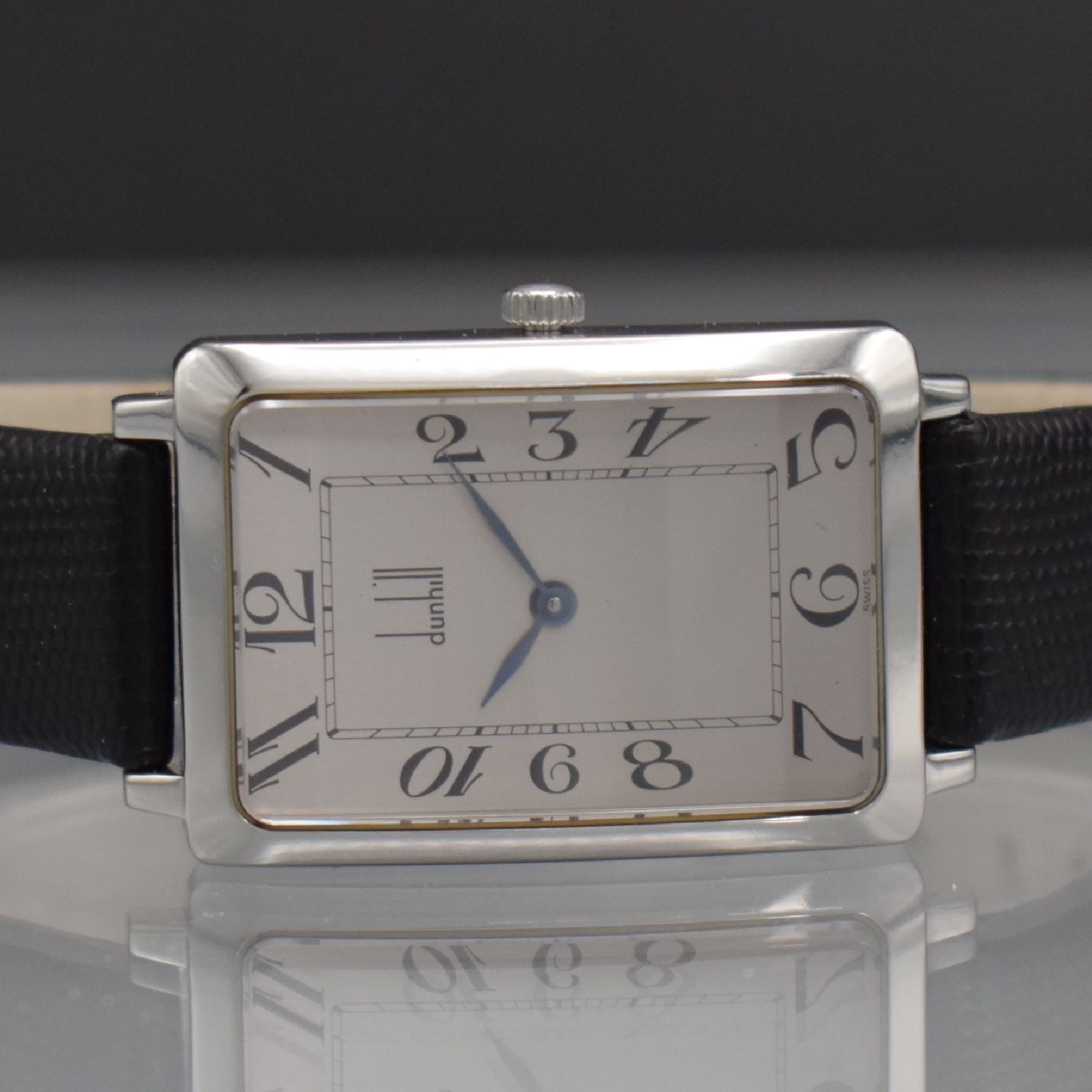 Detail a: DUNHILL Armbanduhr in Edelstahl, Schweiz 1990er Jahre, Handaufzug, Ref. 94 KSMV, rechteckiges Geh., Boden 4-fach verschr., neutr. Lederband m. orig. ...