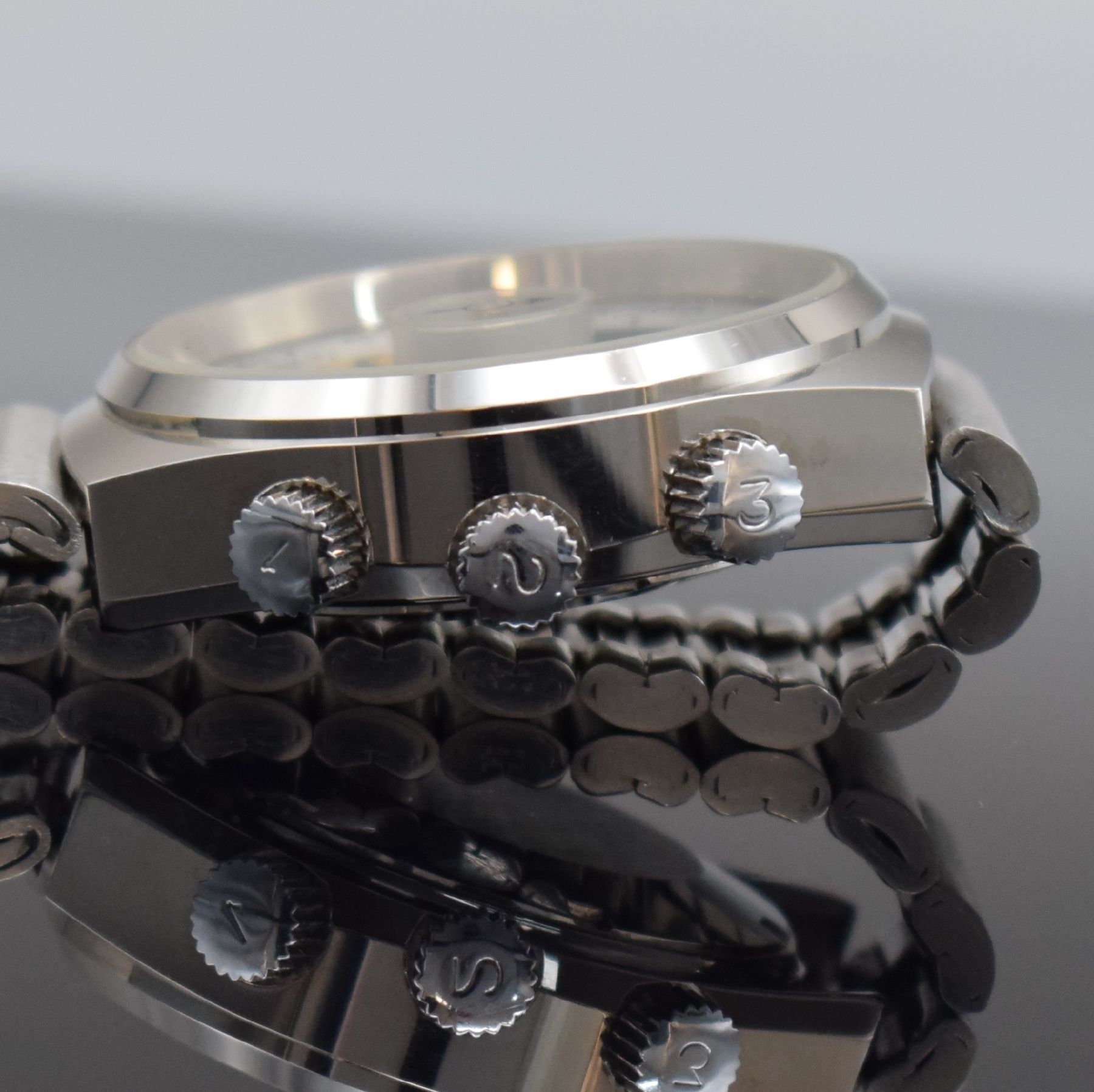 Detail c: DALIL sog. Moslems-Watch gut erhaltene Herrenarmbanduhr mit Kompass, Schweiz um 1975, Automatik, verchr. Gehäuse inkl. Stahl- Band m. Faltschl., ...