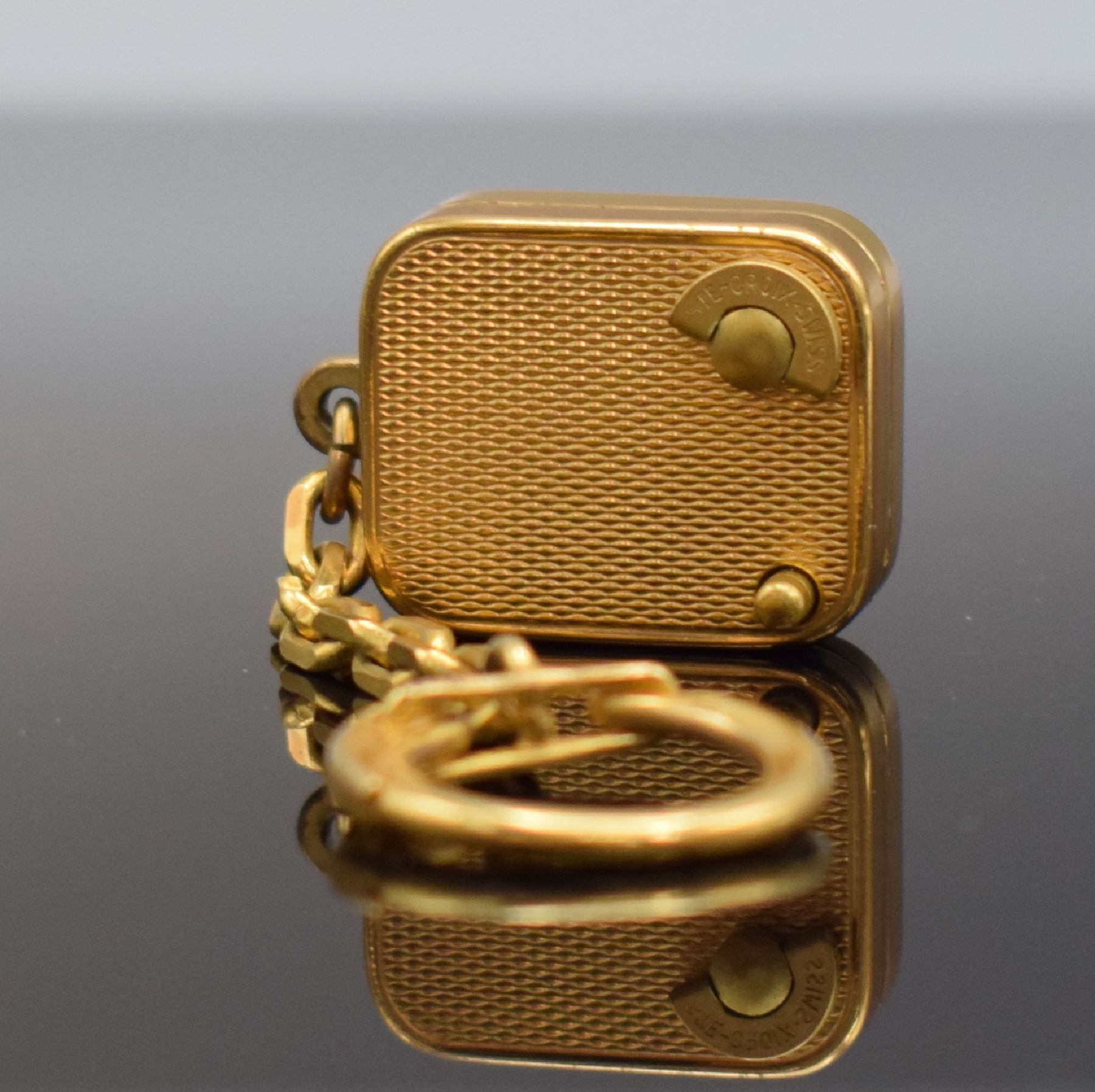 Detail f: REUGE seltene Mini-Spieluhr M. ca. 26 x 21 mm, Schweiz um 1960, Melodie "Schwarze Augen", verg. & guill. Gehäuse, m. Kette & Ring, ...